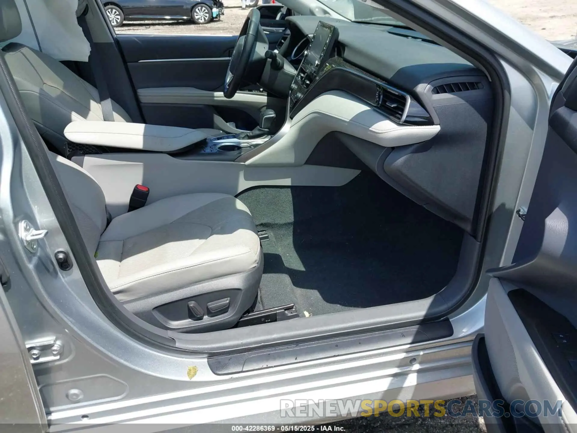 5 fotografías del automóvil dañado 4T1F11AK7NU712529 TOYOTA CAMRY 2022