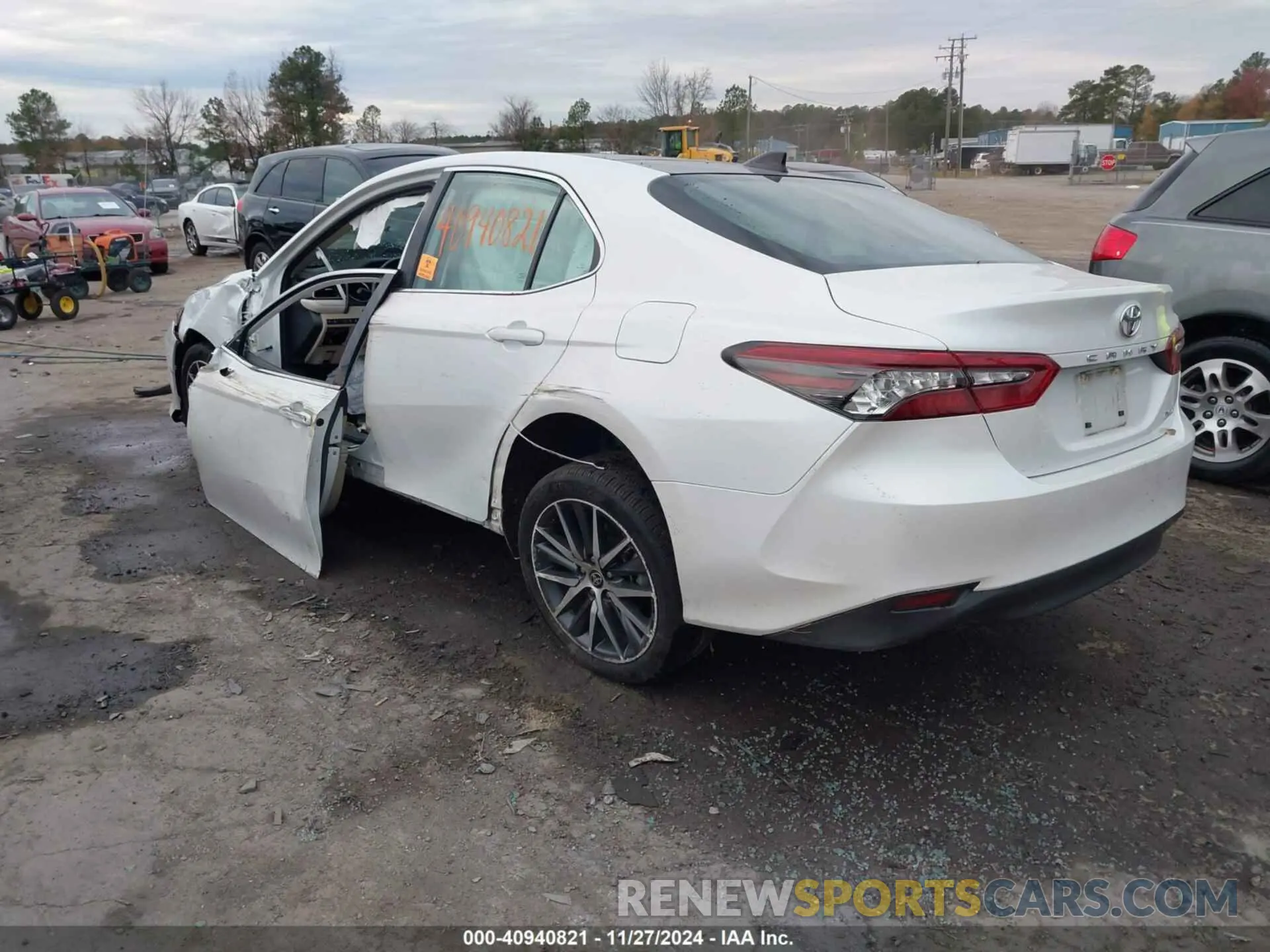 3 fotografías del automóvil dañado 4T1F11AK9NU028078 TOYOTA CAMRY 2022