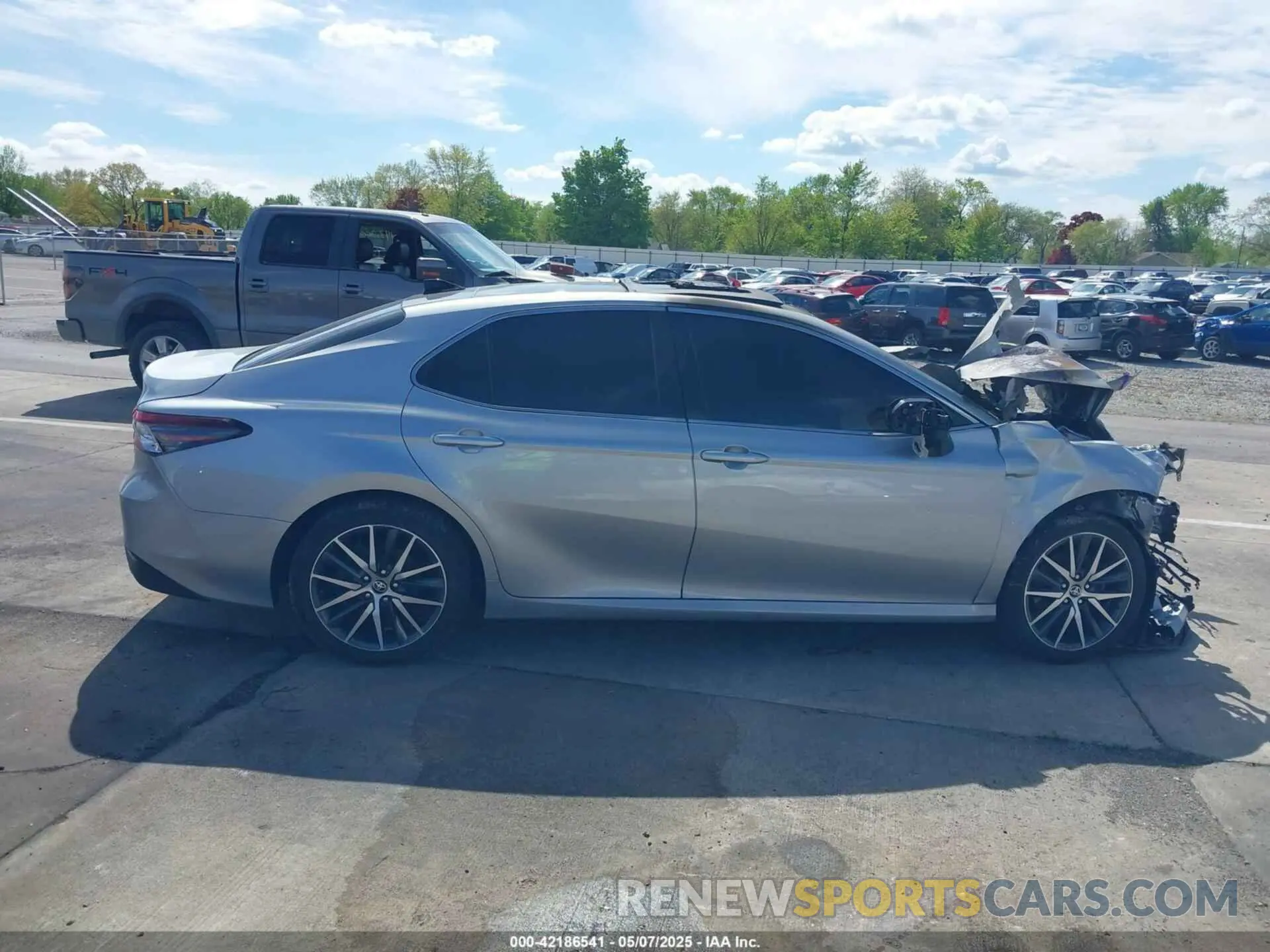 12 fotografías del automóvil dañado 4T1F11BK3NU054495 TOYOTA CAMRY 2022