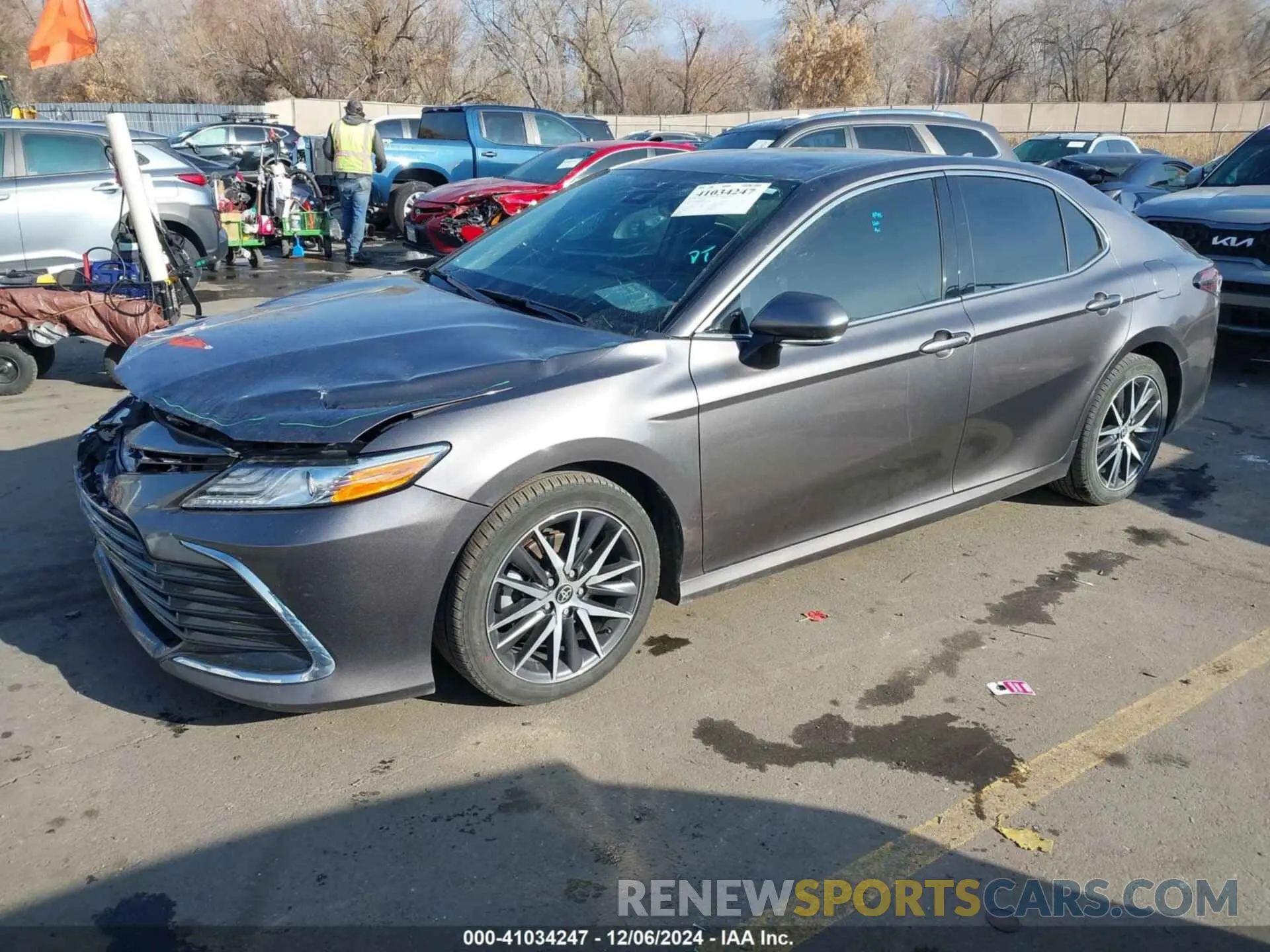 2 fotografías del automóvil dañado 4T1F11BK5NU065076 TOYOTA CAMRY 2022
