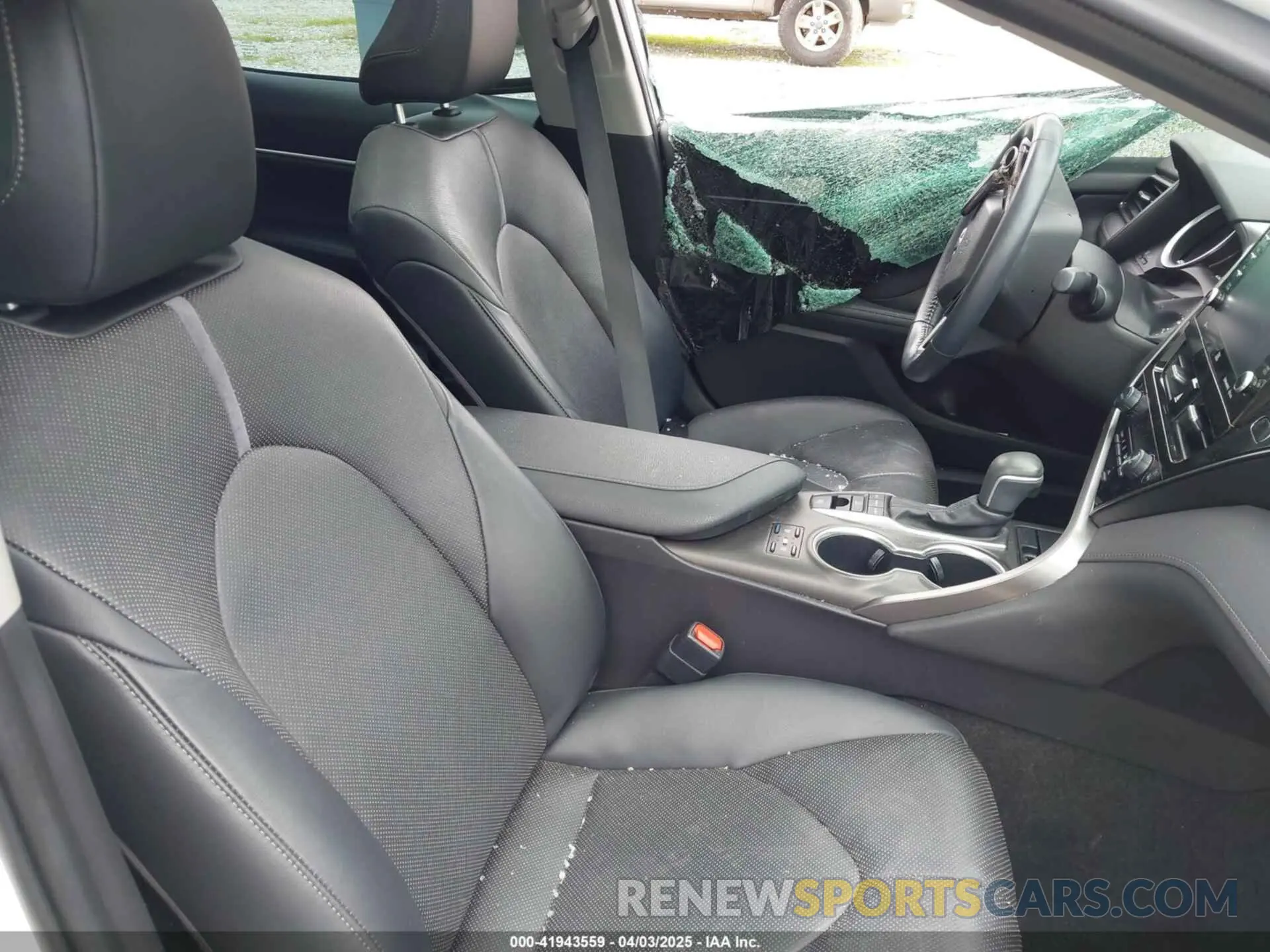 5 fotografías del automóvil dañado 4T1FZ1AK9NU060604 TOYOTA CAMRY 2022