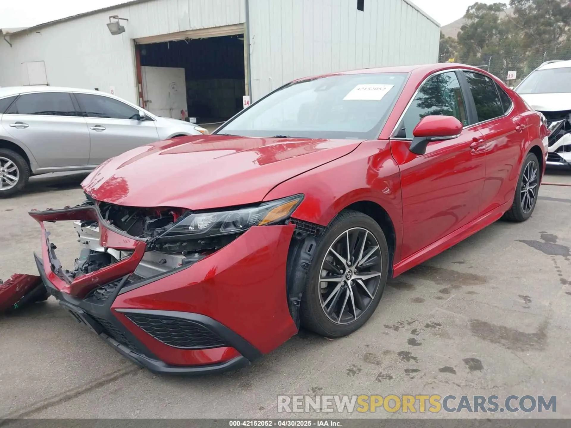2 fotografías del automóvil dañado 4T1G11AK0NU052841 TOYOTA CAMRY 2022