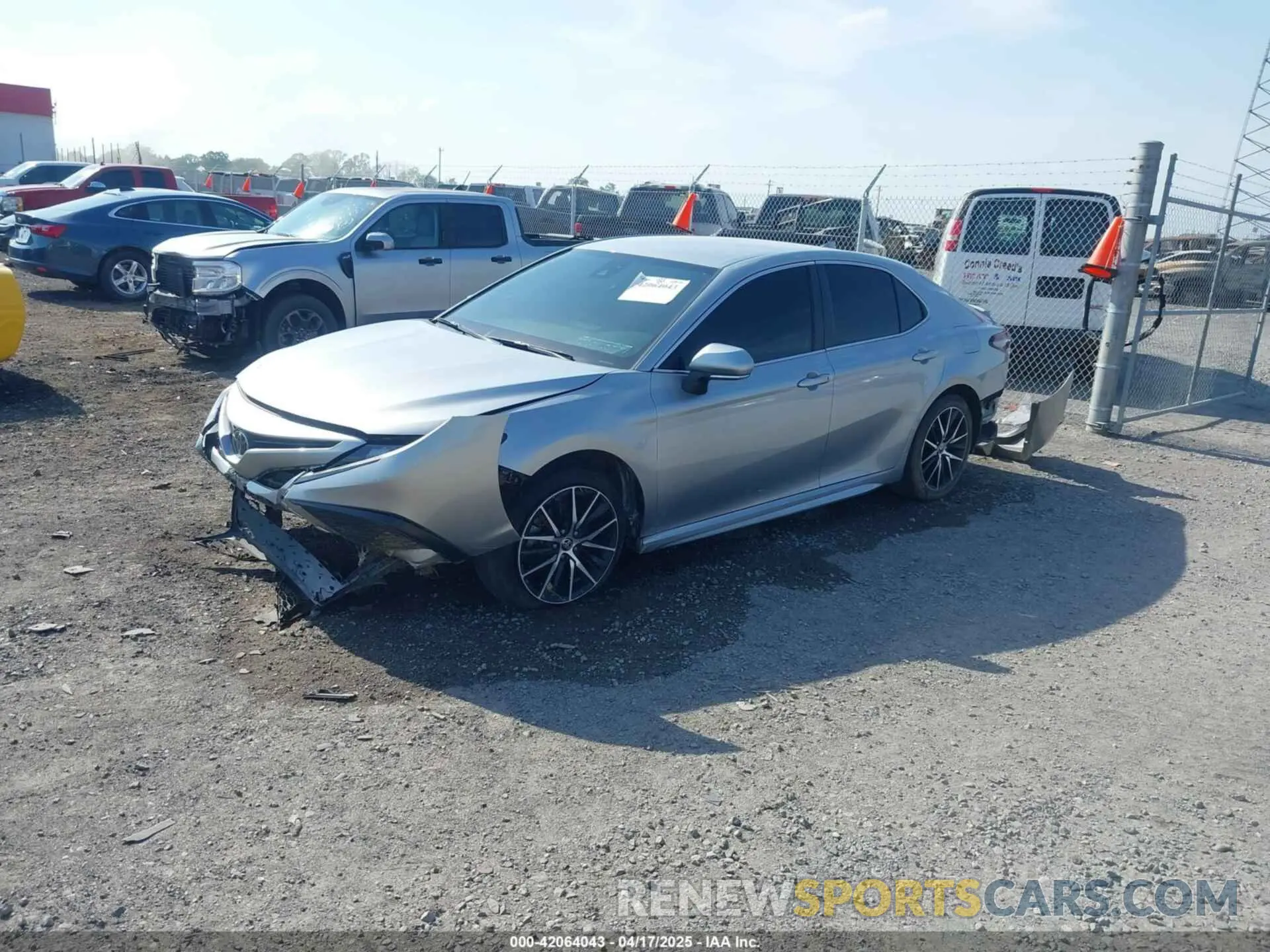 2 fotografías del automóvil dañado 4T1G11AK0NU069140 TOYOTA CAMRY 2022