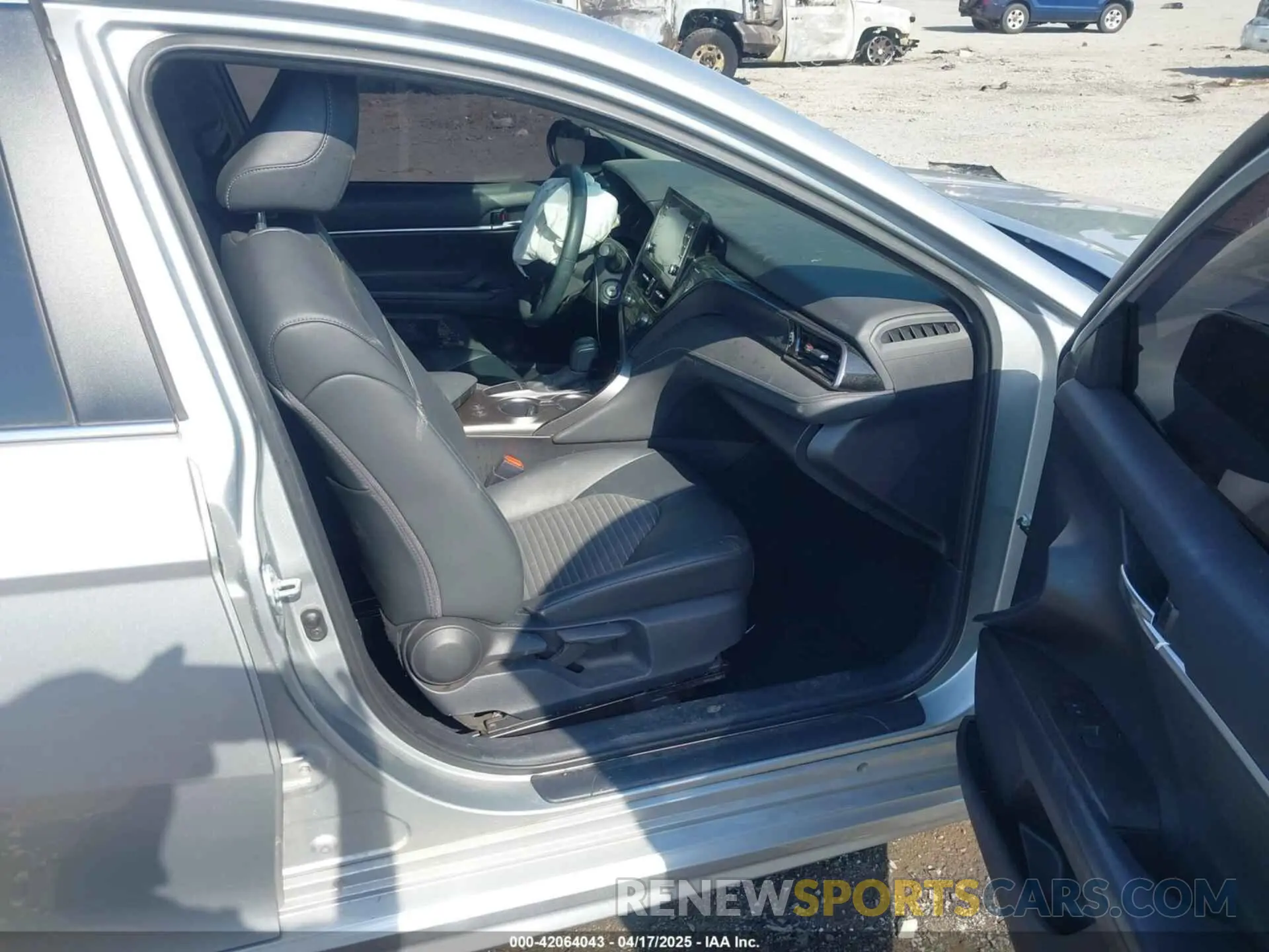 5 fotografías del automóvil dañado 4T1G11AK0NU069140 TOYOTA CAMRY 2022