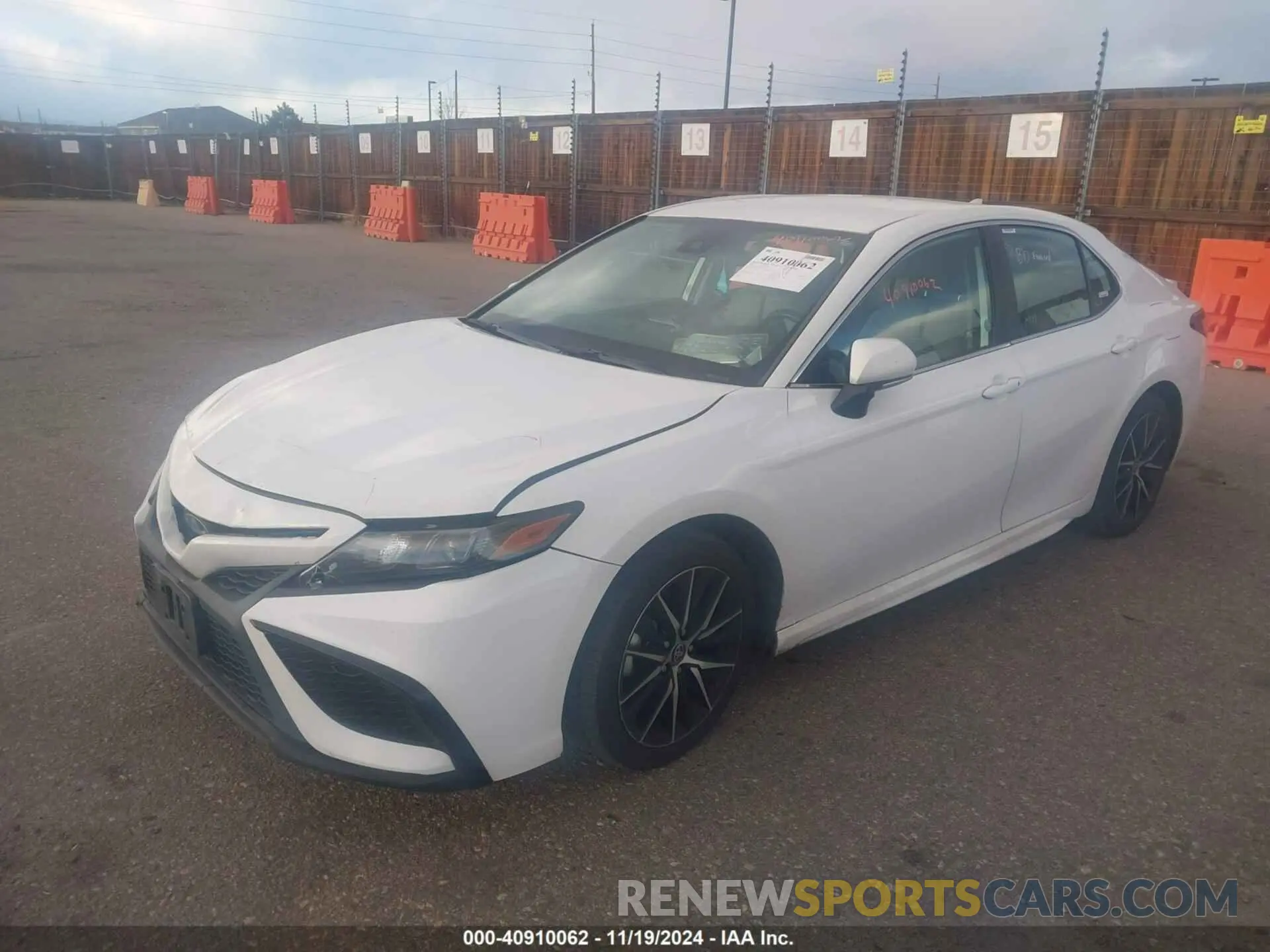 2 fotografías del automóvil dañado 4T1G11AK0NU072717 TOYOTA CAMRY 2022