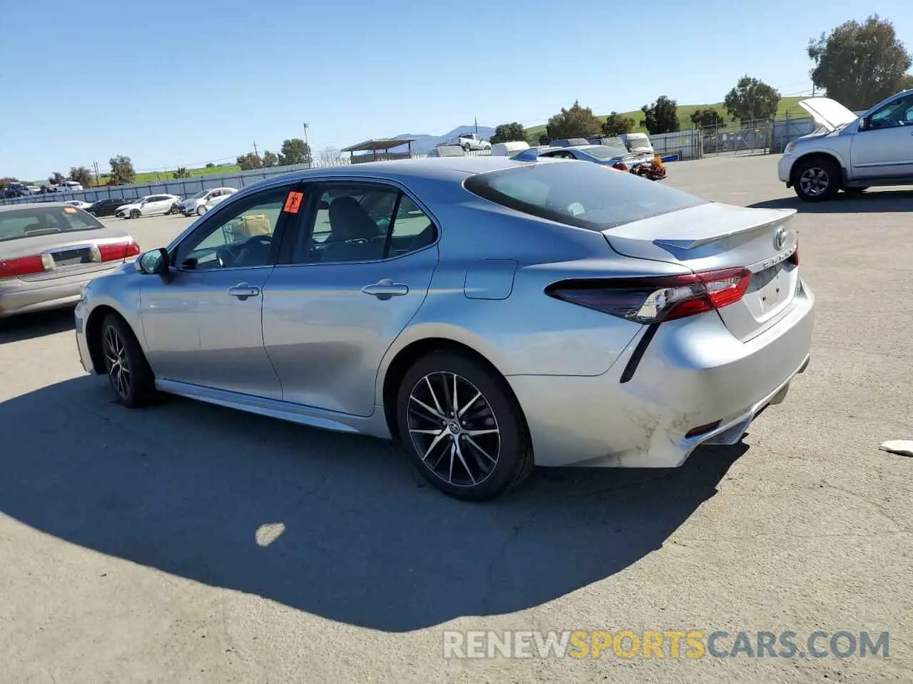 2 fotografías del automóvil dañado 4T1G11AK0NU701781 TOYOTA CAMRY 2022