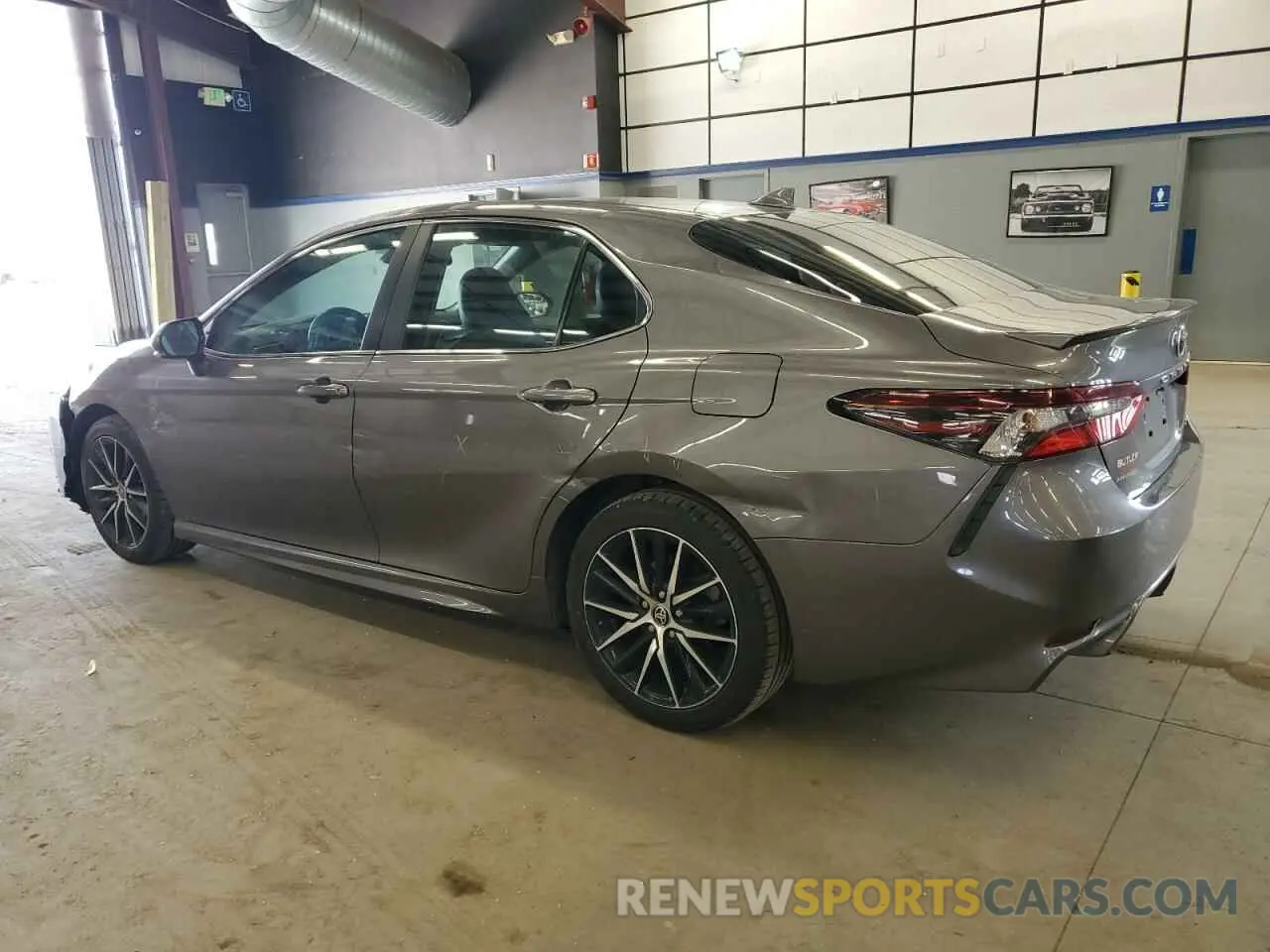 2 fotografías del automóvil dañado 4T1G11AK0NU703840 TOYOTA CAMRY 2022