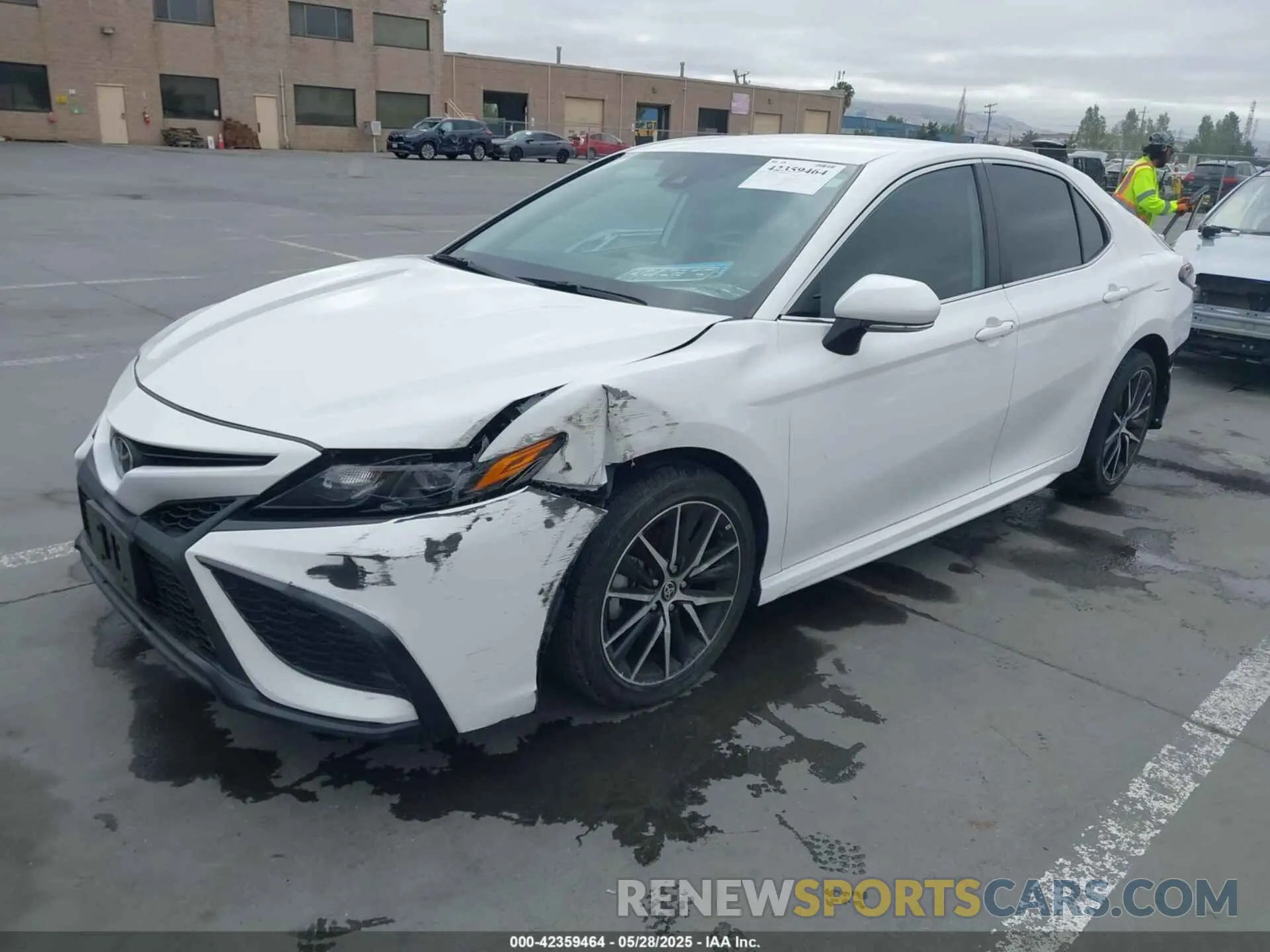 2 fotografías del automóvil dañado 4T1G11AK0NU715065 TOYOTA CAMRY 2022