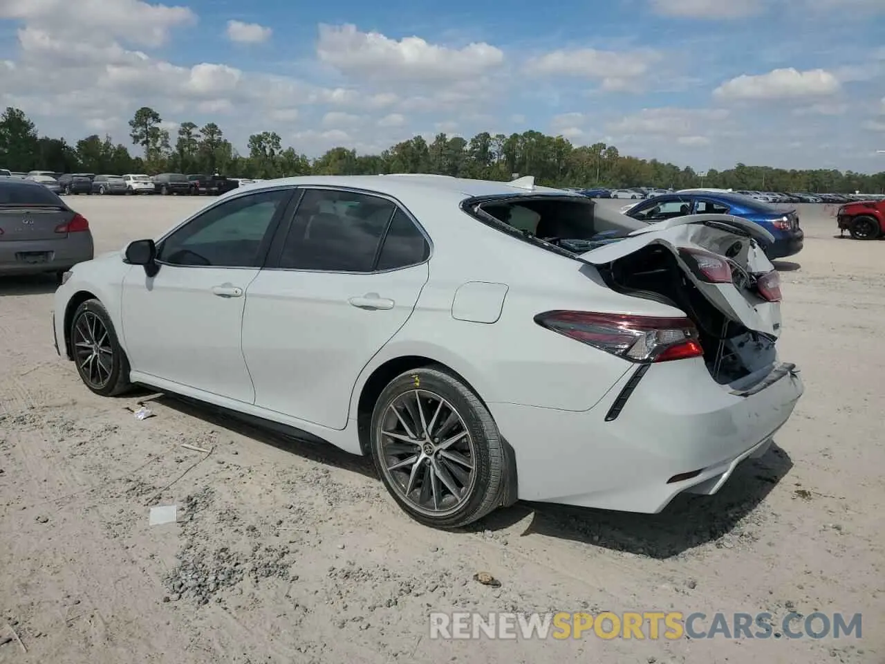 2 fotografías del automóvil dañado 4T1G11AK1NU065985 TOYOTA CAMRY 2022