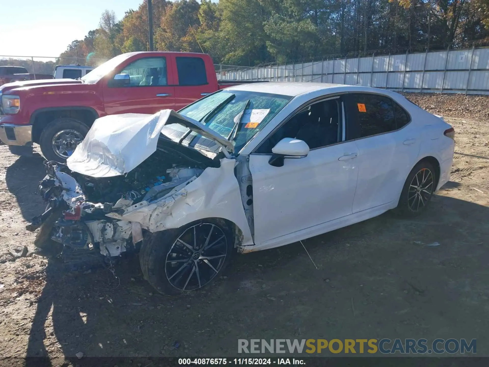 2 fotografías del automóvil dañado 4T1G11AK1NU639694 TOYOTA CAMRY 2022