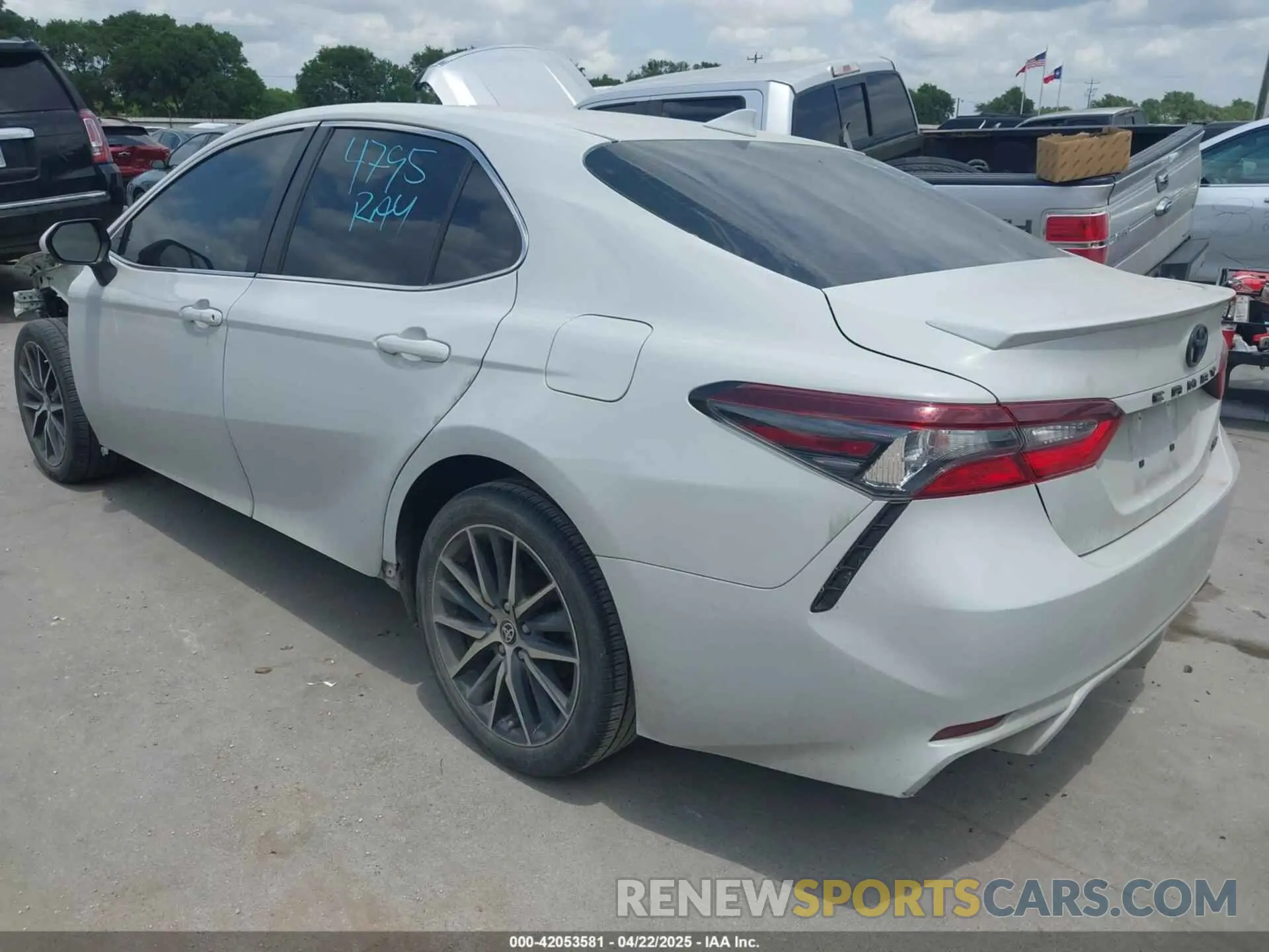 3 fotografías del automóvil dañado 4T1G11AK2NU015080 TOYOTA CAMRY 2022