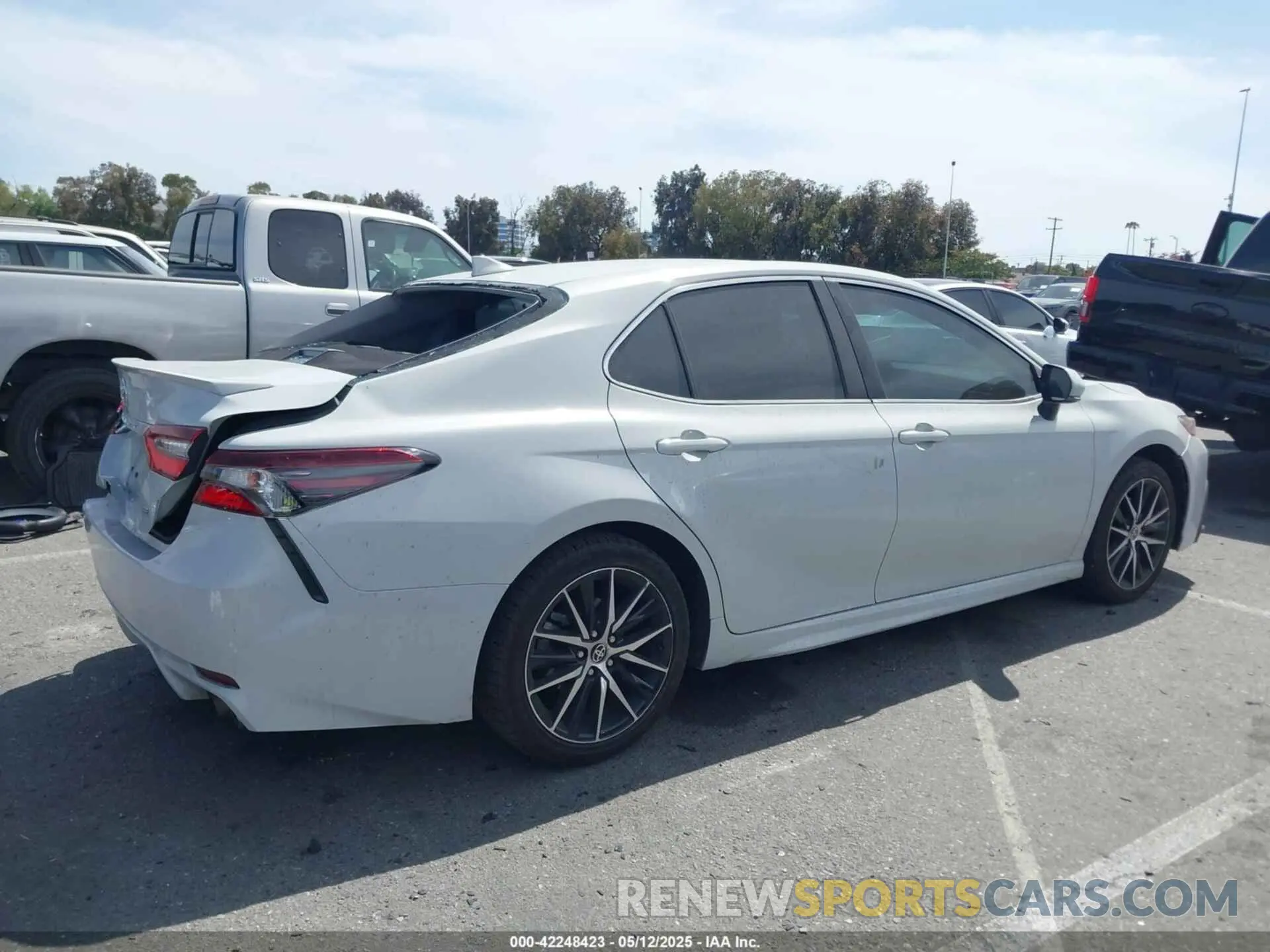 13 fotografías del automóvil dañado 4T1G11AK2NU035085 TOYOTA CAMRY 2022