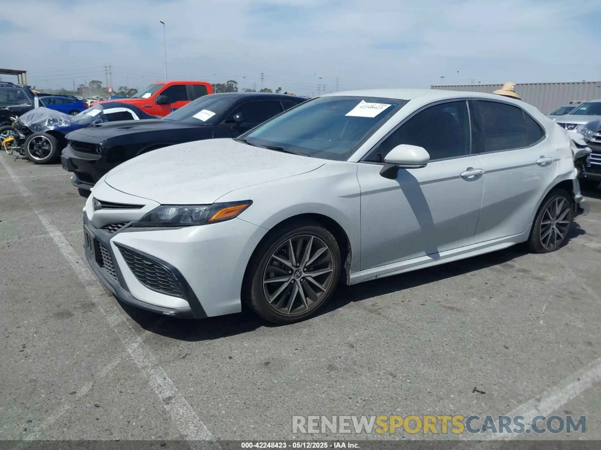 2 fotografías del automóvil dañado 4T1G11AK2NU035085 TOYOTA CAMRY 2022