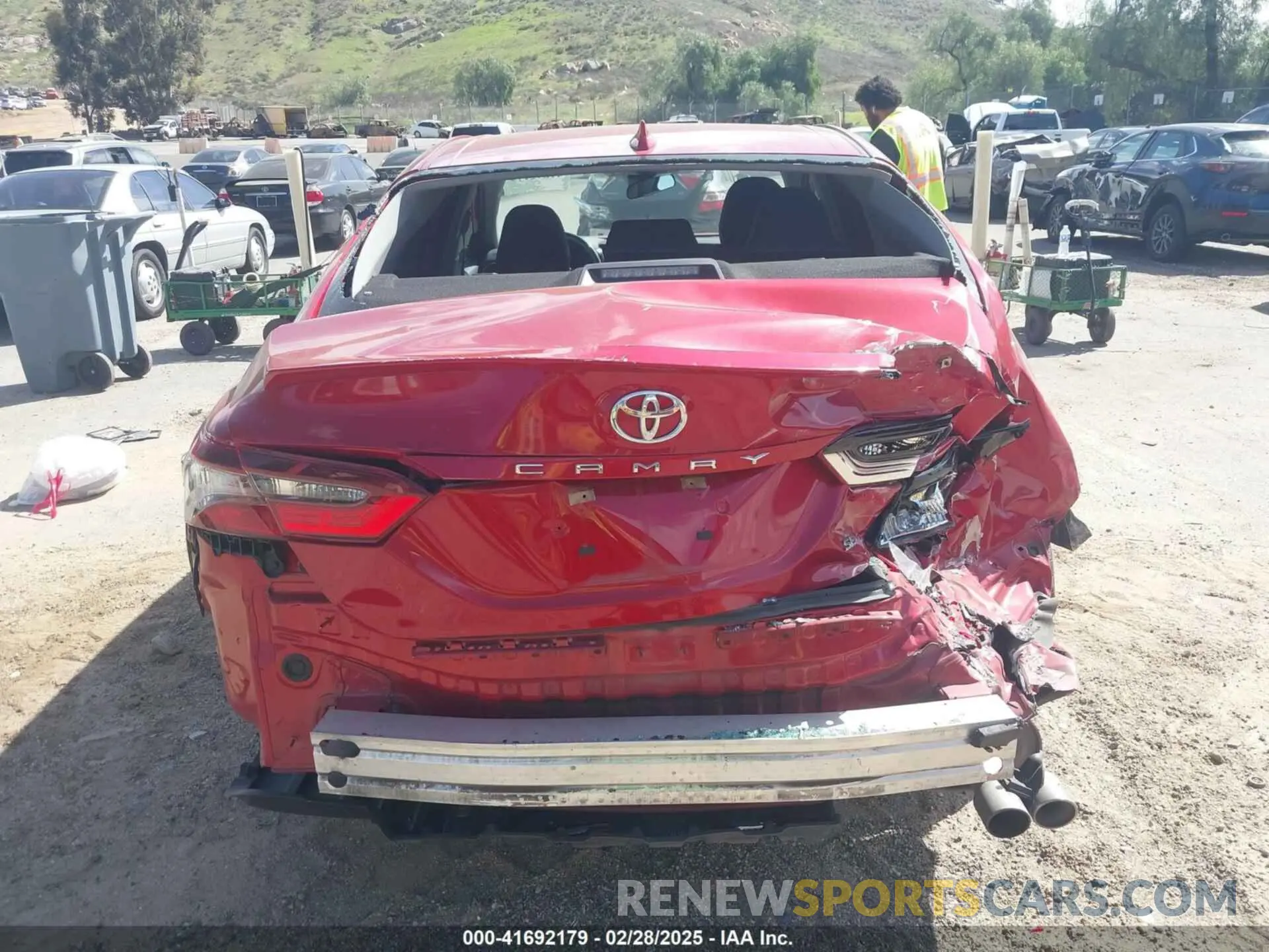 16 fotografías del automóvil dañado 4T1G11AK2NU042117 TOYOTA CAMRY 2022