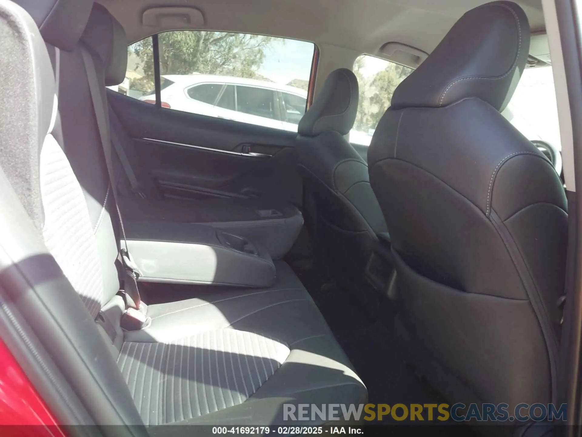 8 fotografías del automóvil dañado 4T1G11AK2NU042117 TOYOTA CAMRY 2022