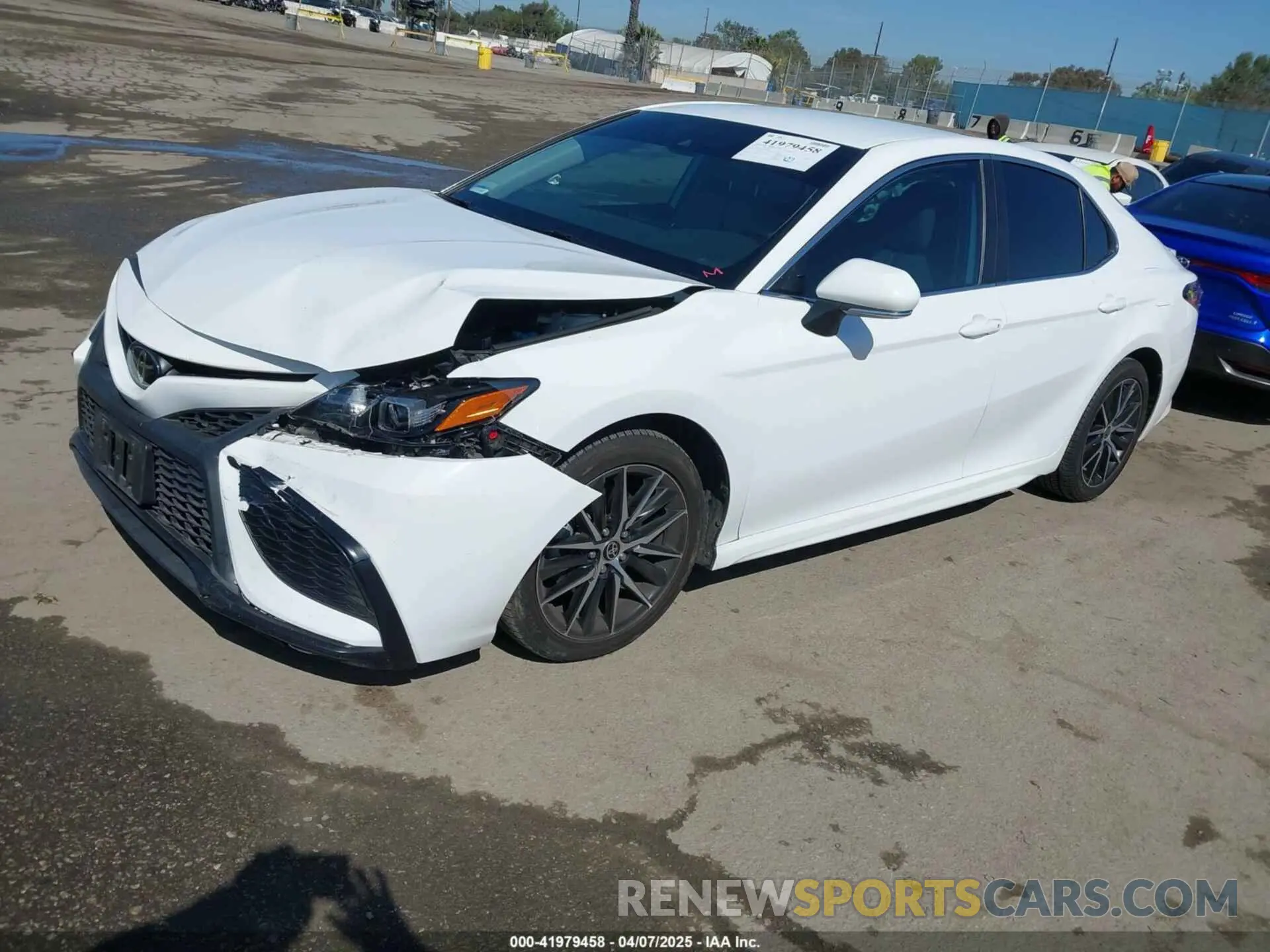 2 fotografías del automóvil dañado 4T1G11AK2NU068409 TOYOTA CAMRY 2022