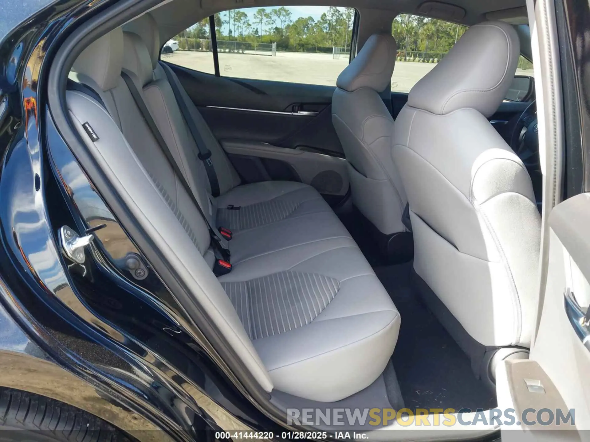 8 fotografías del automóvil dañado 4T1G11AK2NU623746 TOYOTA CAMRY 2022