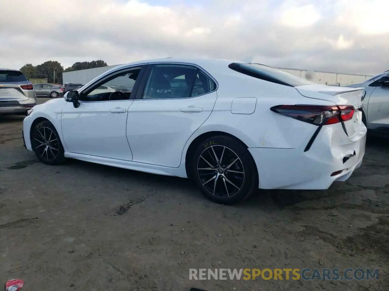 2 fotografías del automóvil dañado 4T1G11AK2NU626968 TOYOTA CAMRY 2022
