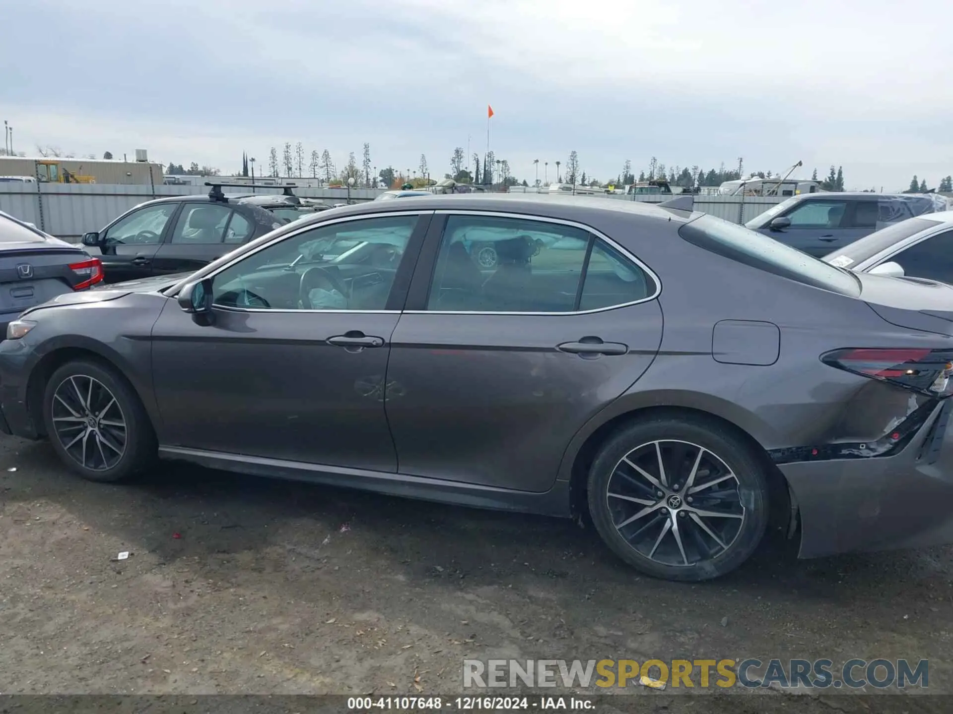 14 fotografías del automóvil dañado 4T1G11AK2NU707498 TOYOTA CAMRY 2022