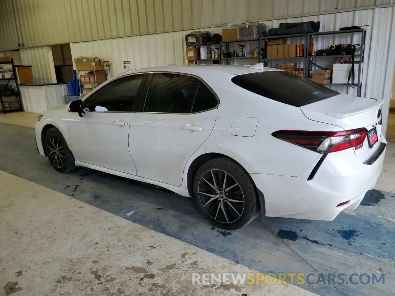 2 fotografías del automóvil dañado 4T1G11AK2NU715732 TOYOTA CAMRY 2022