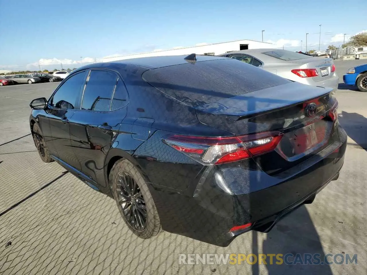 2 fotografías del automóvil dañado 4T1G11AK3NU017162 TOYOTA CAMRY 2022