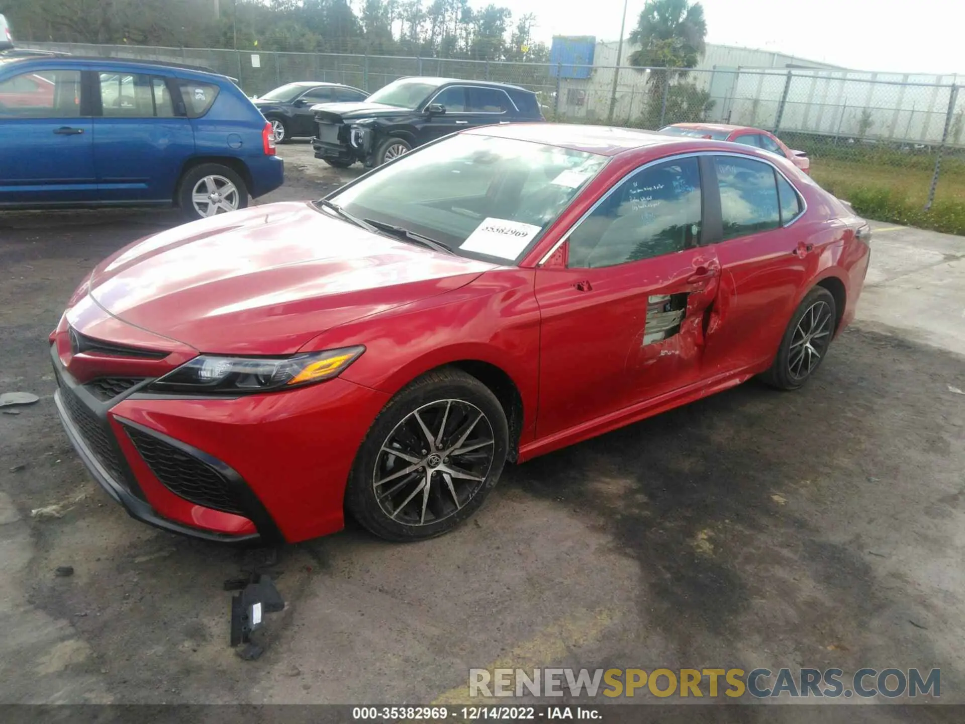 2 fotografías del automóvil dañado 4T1G11AK3NU035029 TOYOTA CAMRY 2022