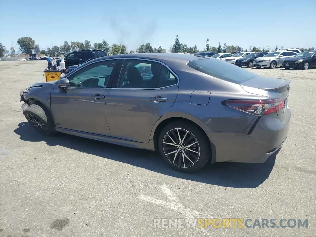 2 fotografías del automóvil dañado 4T1G11AK3NU062070 TOYOTA CAMRY 2022