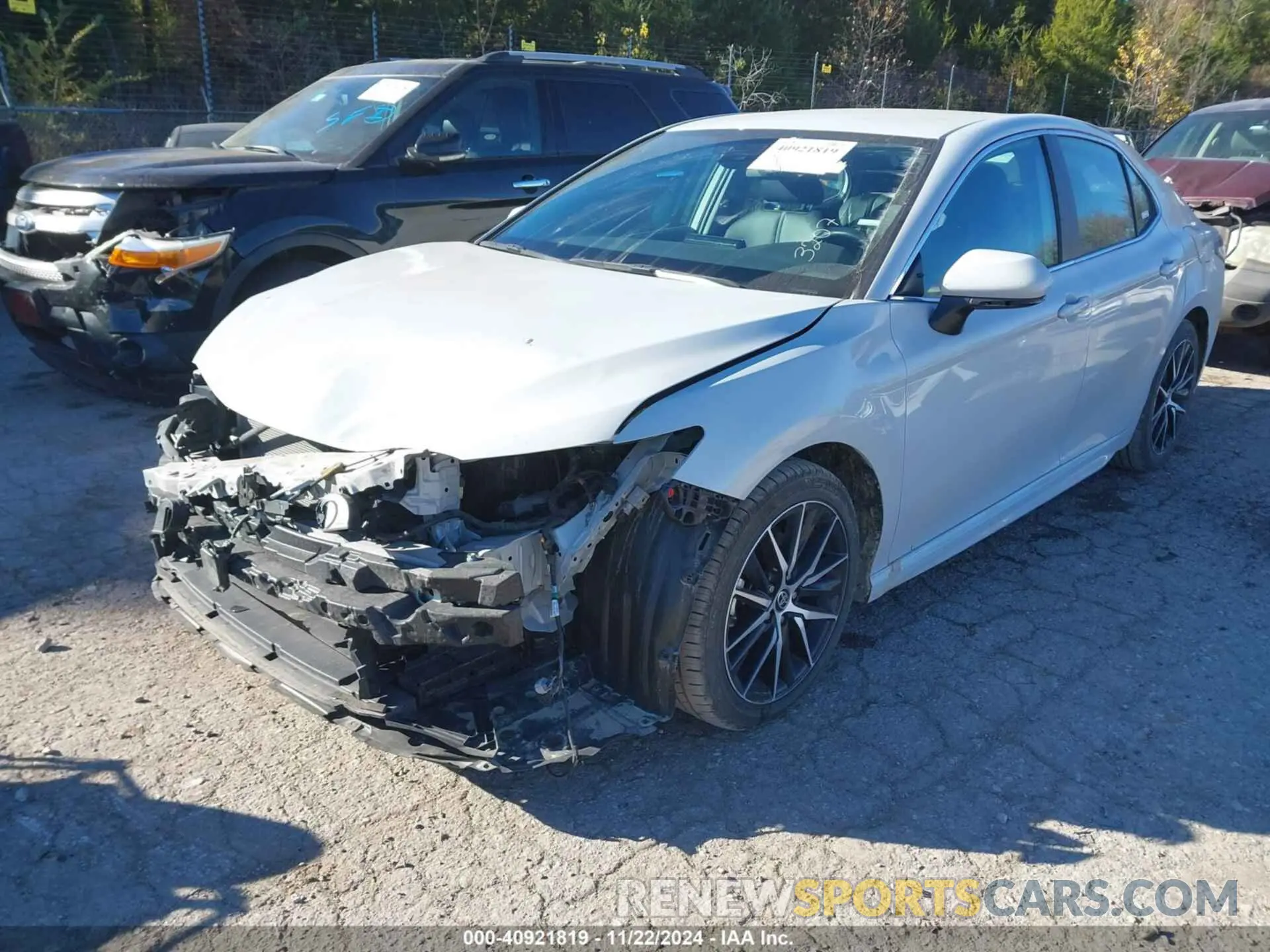2 fotografías del automóvil dañado 4T1G11AK3NU063610 TOYOTA CAMRY 2022