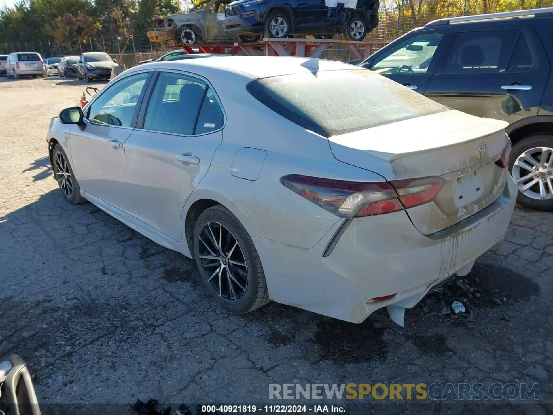 3 fotografías del automóvil dañado 4T1G11AK3NU063610 TOYOTA CAMRY 2022