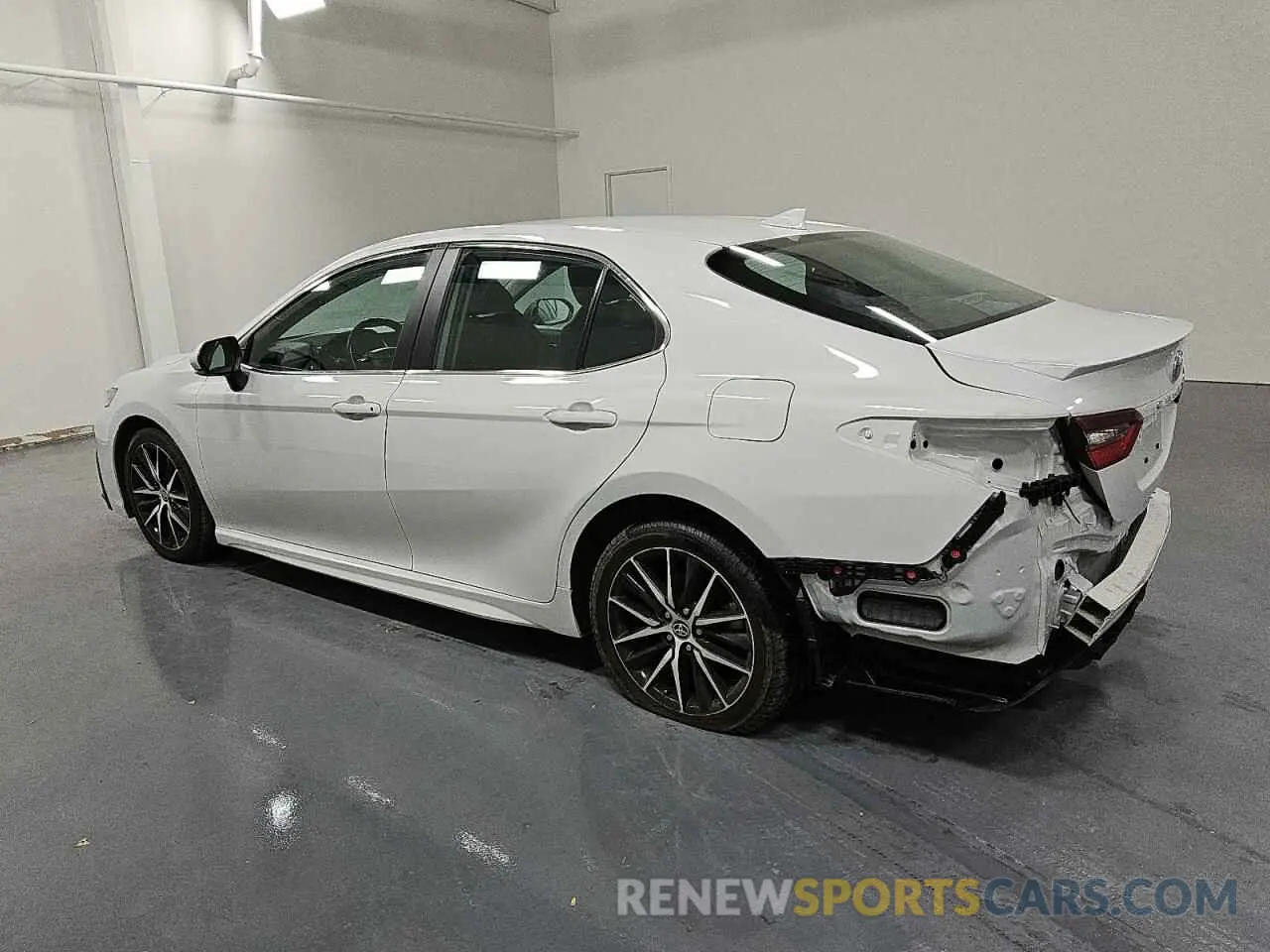 2 fotografías del automóvil dañado 4T1G11AK3NU071643 TOYOTA CAMRY 2022