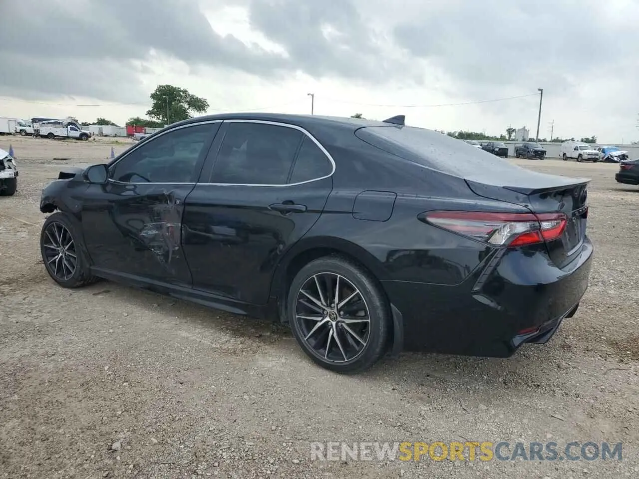 2 fotografías del automóvil dañado 4T1G11AK3NU650258 TOYOTA CAMRY 2022