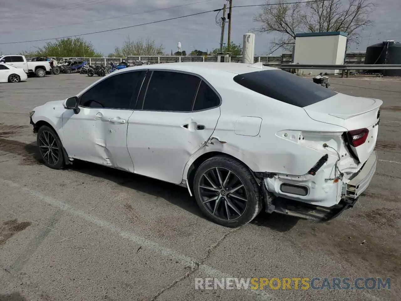 2 fotografías del automóvil dañado 4T1G11AK3NU691585 TOYOTA CAMRY 2022