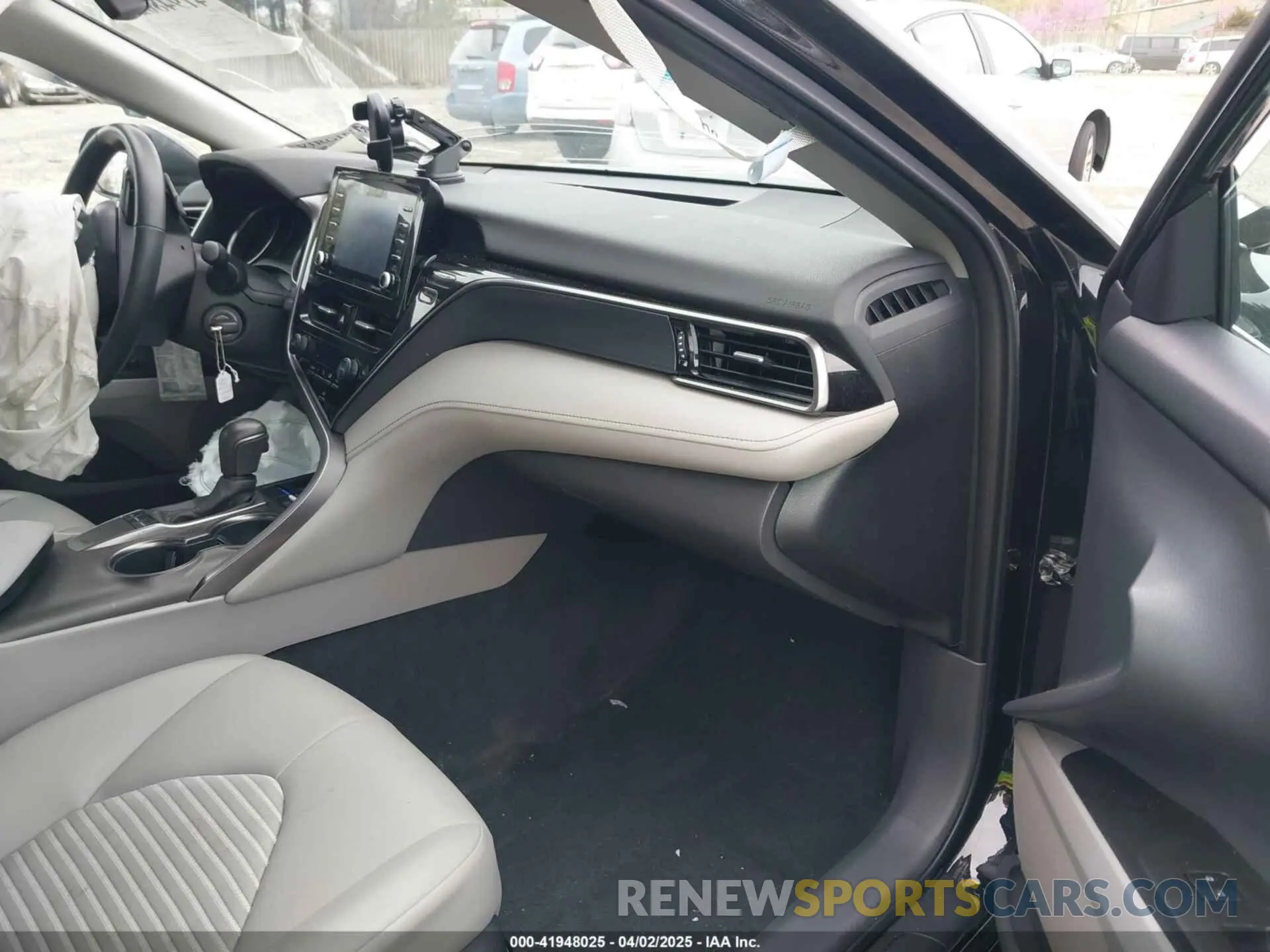 5 fotografías del automóvil dañado 4T1G11AK4NU036660 TOYOTA CAMRY 2022