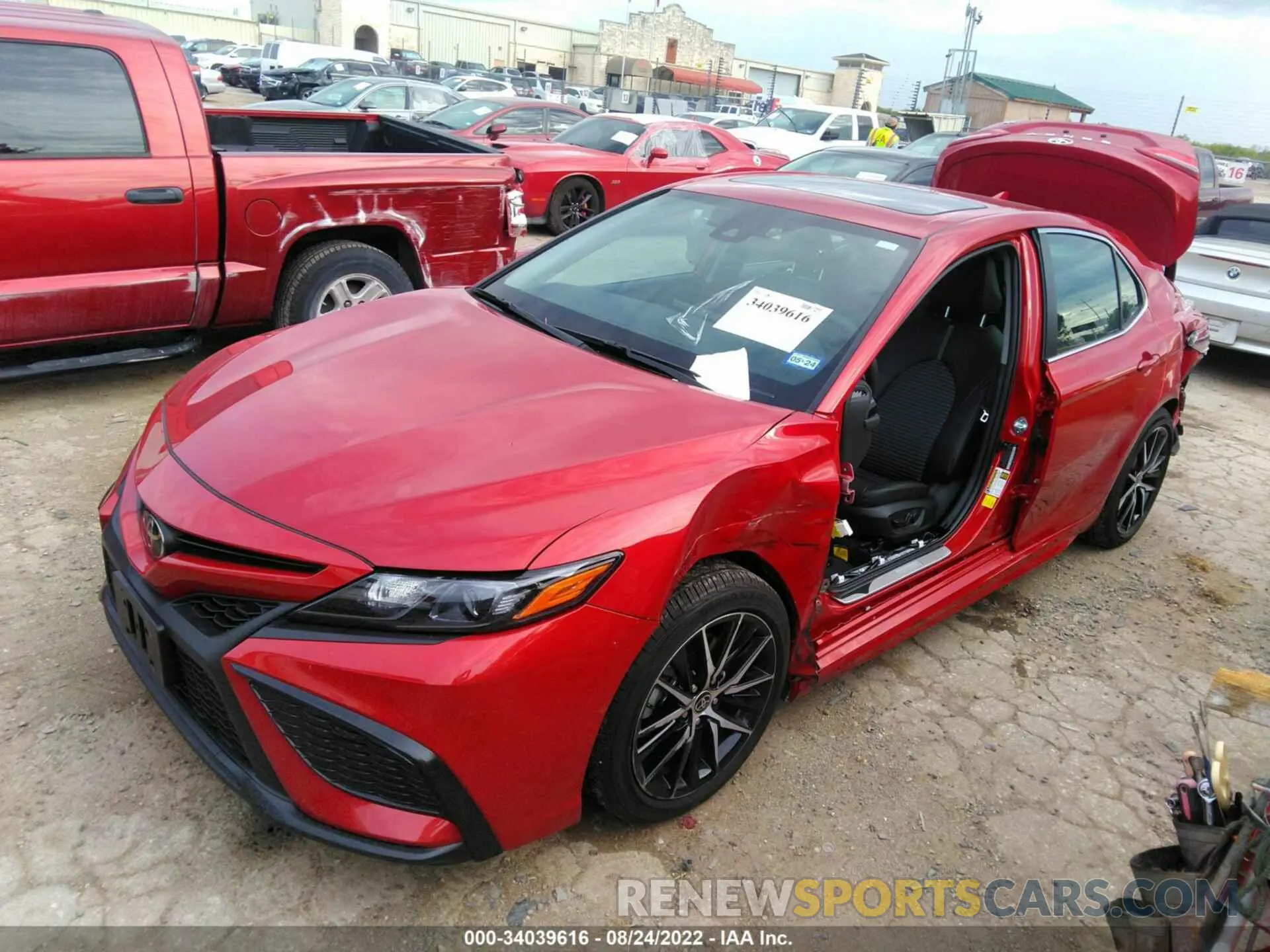 2 fotografías del automóvil dañado 4T1G11AK4NU057833 TOYOTA CAMRY 2022