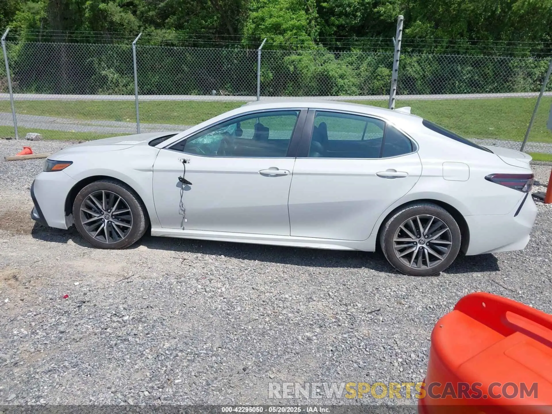 15 fotografías del automóvil dañado 4T1G11AK4NU063700 TOYOTA CAMRY 2022