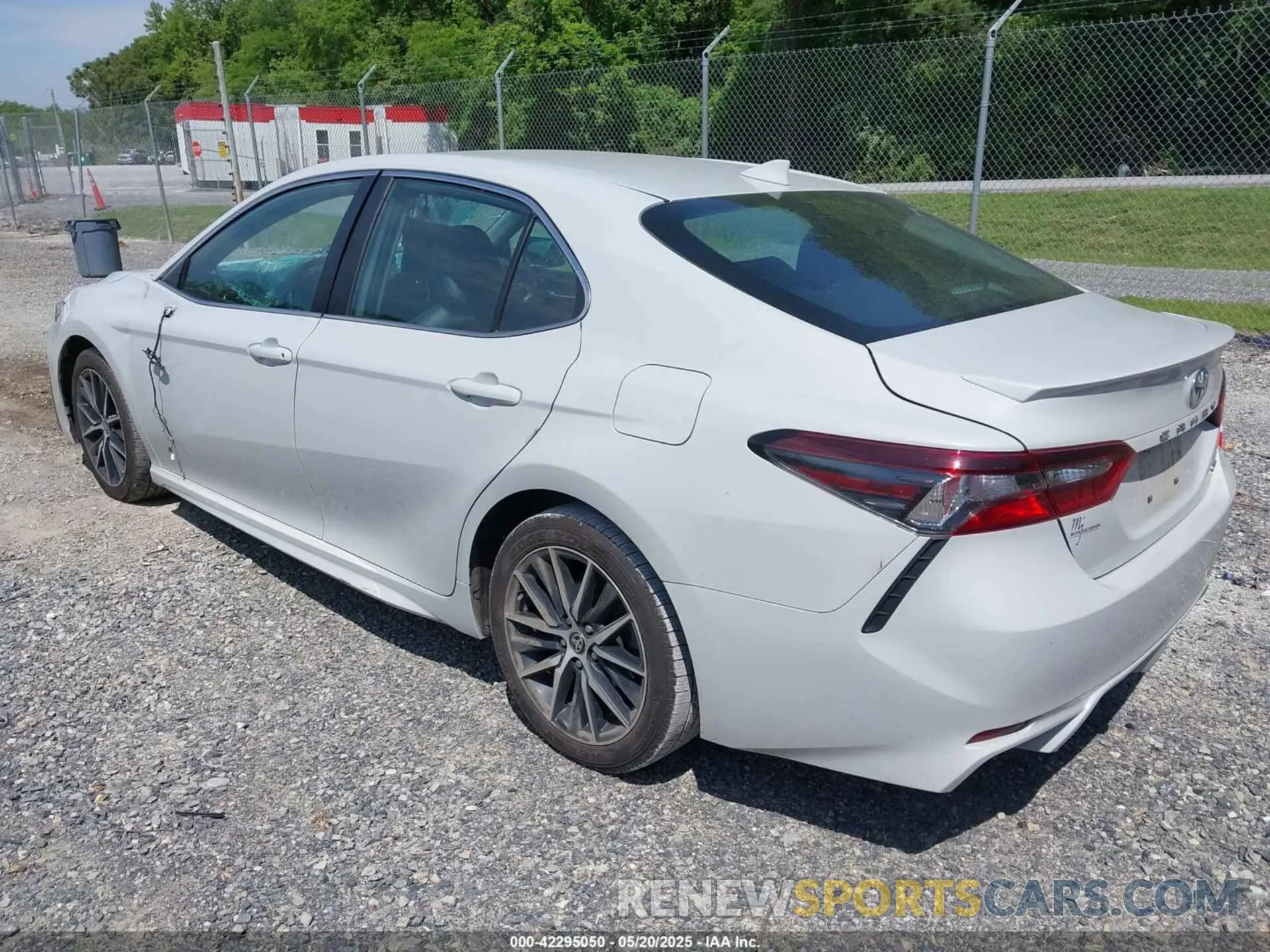 3 fotografías del automóvil dañado 4T1G11AK4NU063700 TOYOTA CAMRY 2022