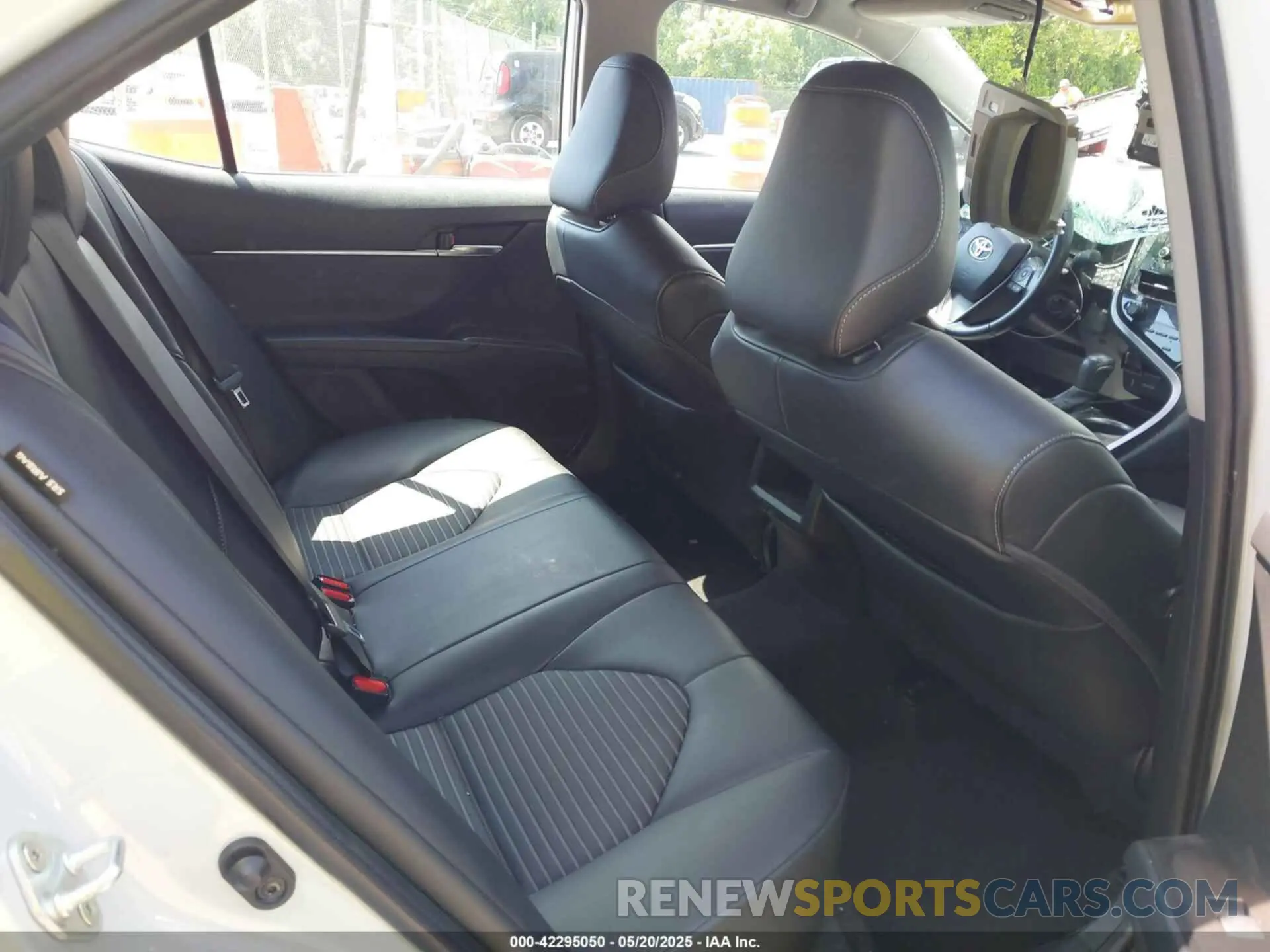 8 fotografías del automóvil dañado 4T1G11AK4NU063700 TOYOTA CAMRY 2022