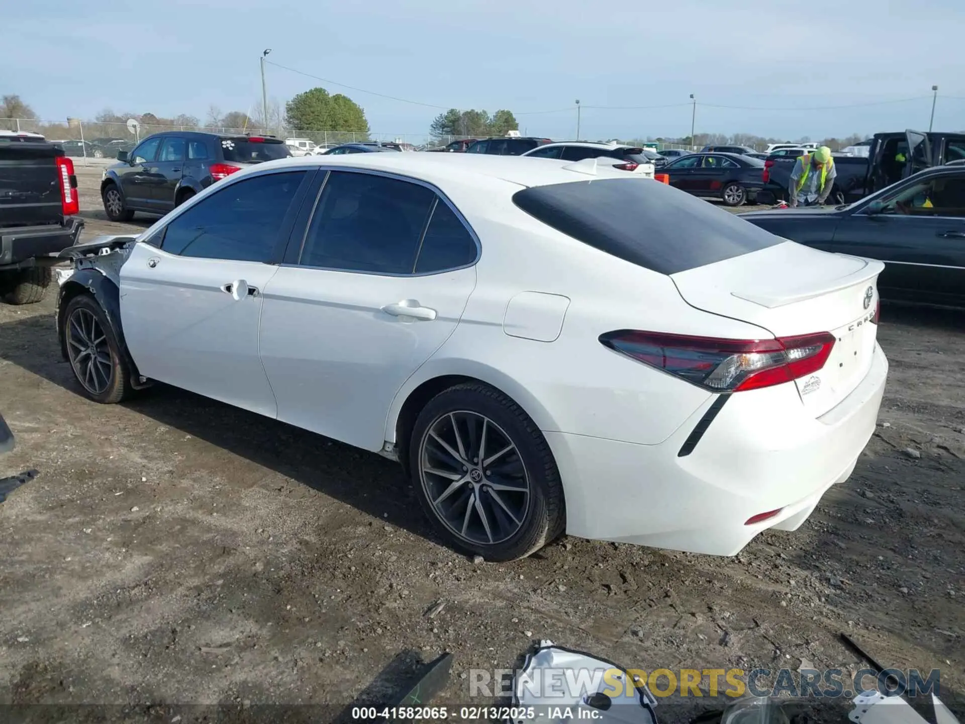 3 fotografías del automóvil dañado 4T1G11AK4NU620329 TOYOTA CAMRY 2022