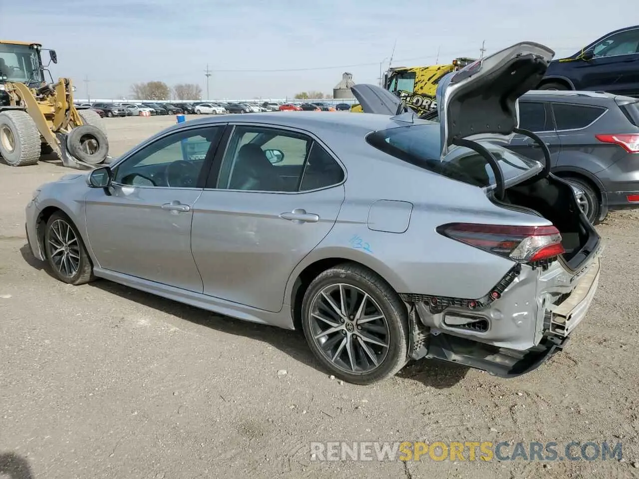 2 fotografías del automóvil dañado 4T1G11AK4NU667120 TOYOTA CAMRY 2022