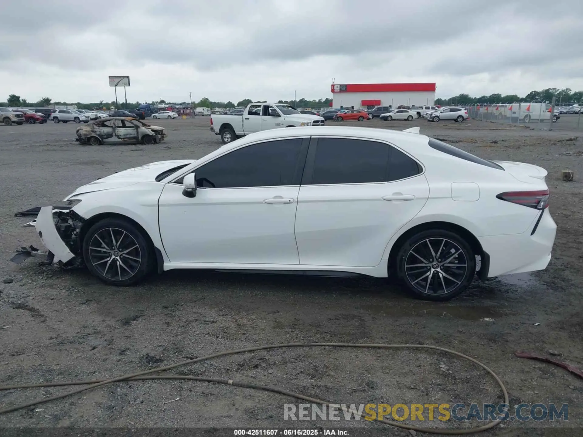 15 fotografías del automóvil dañado 4T1G11AK4NU668316 TOYOTA CAMRY 2022