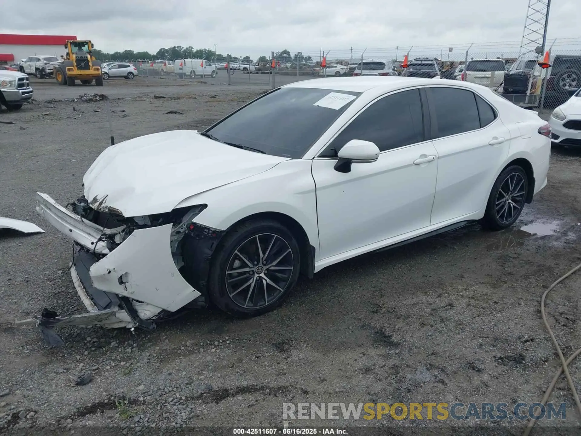 2 fotografías del automóvil dañado 4T1G11AK4NU668316 TOYOTA CAMRY 2022
