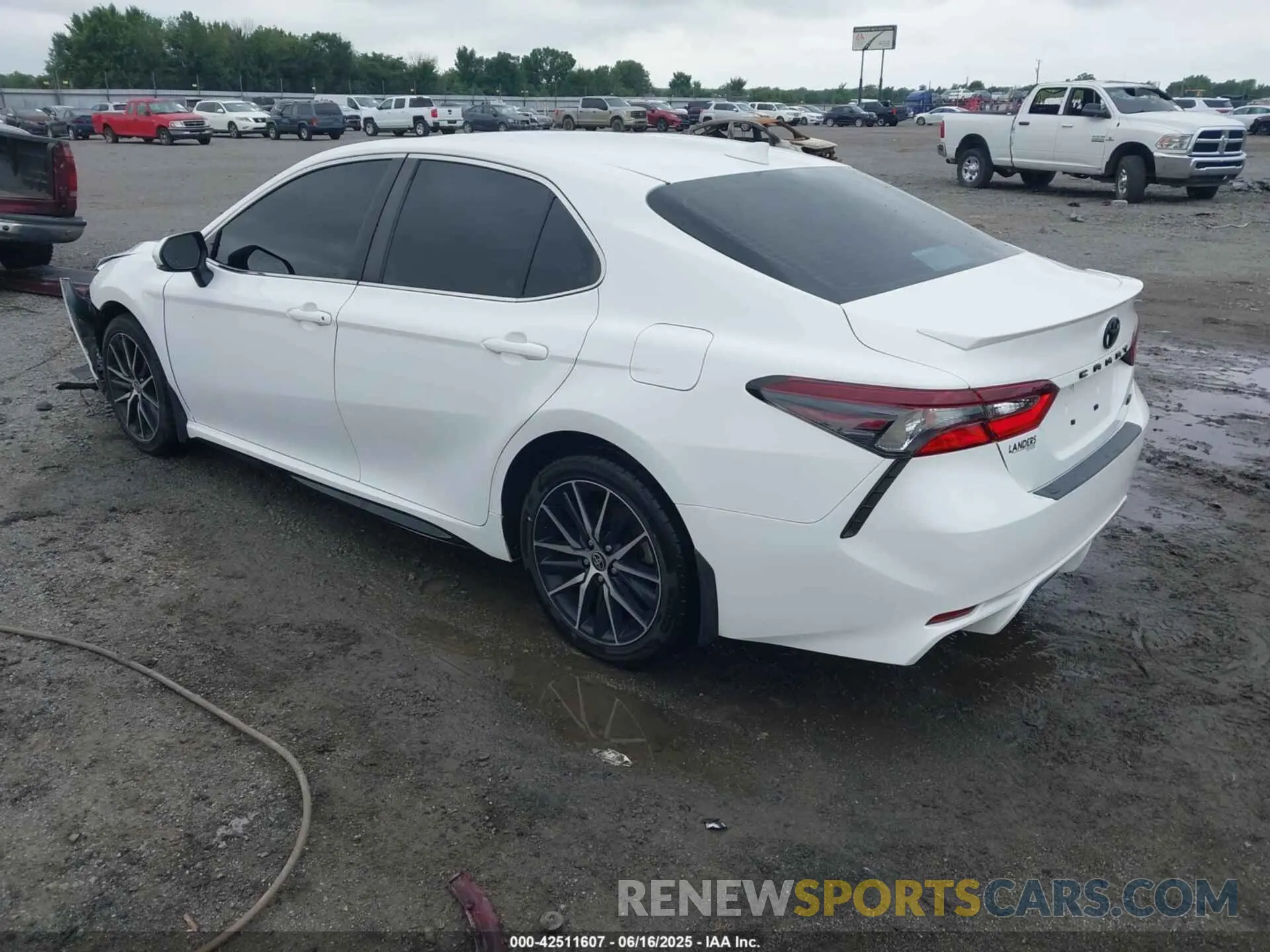 3 fotografías del automóvil dañado 4T1G11AK4NU668316 TOYOTA CAMRY 2022