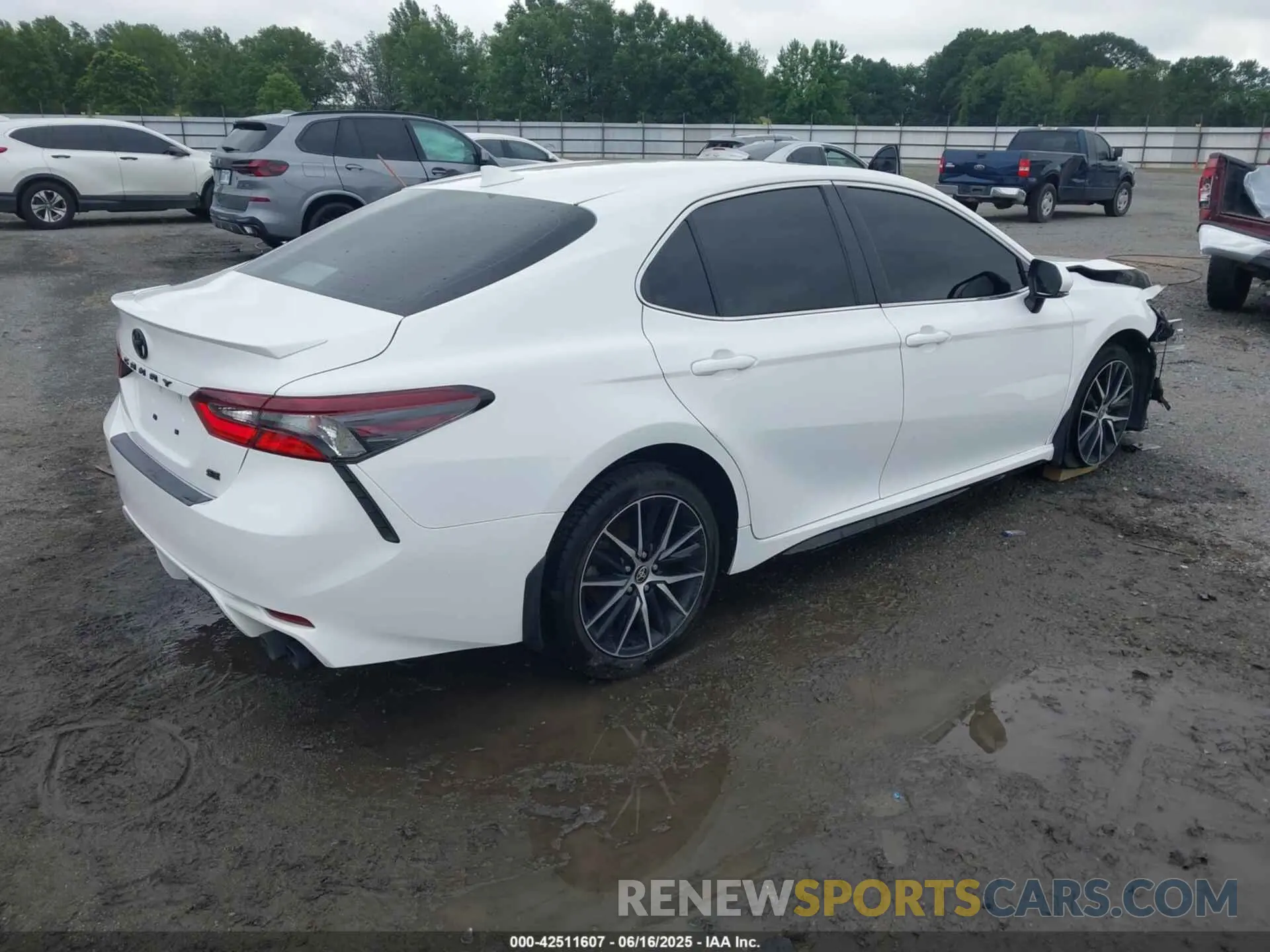 4 fotografías del automóvil dañado 4T1G11AK4NU668316 TOYOTA CAMRY 2022