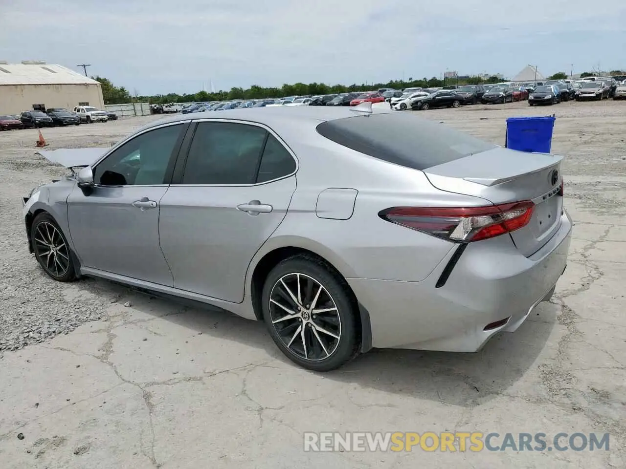2 fotografías del automóvil dañado 4T1G11AK4NU673399 TOYOTA CAMRY 2022