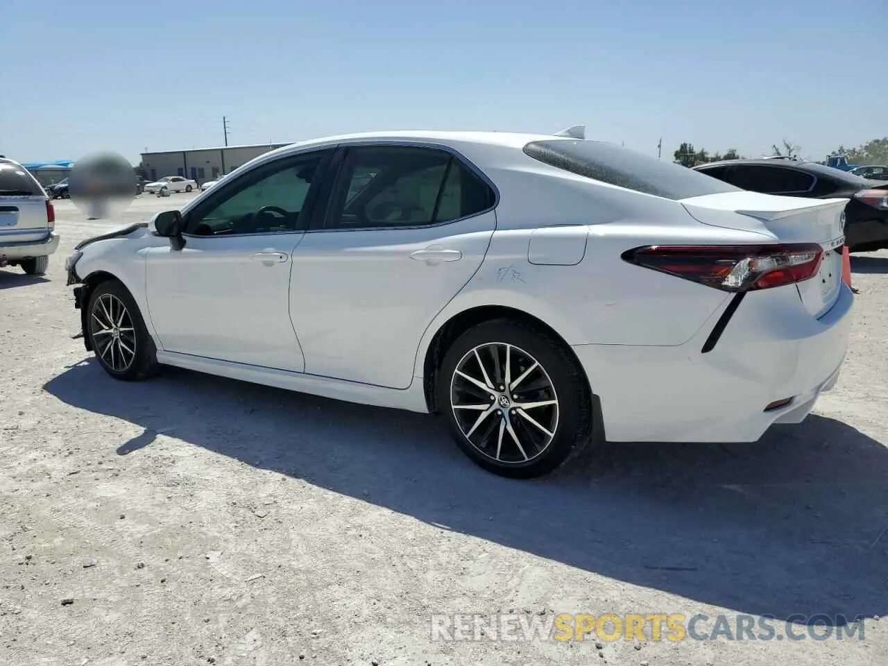 2 fotografías del automóvil dañado 4T1G11AK4NU676299 TOYOTA CAMRY 2022