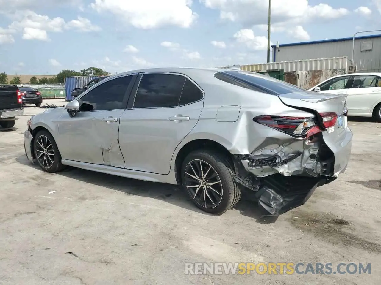2 fotografías del automóvil dañado 4T1G11AK5NU049661 TOYOTA CAMRY 2022