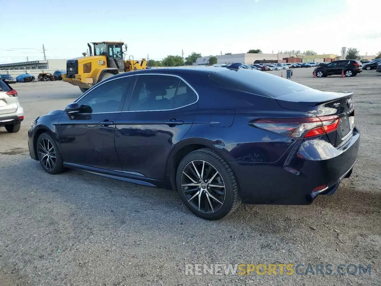 2 fotografías del automóvil dañado 4T1G11AK5NU629900 TOYOTA CAMRY 2022