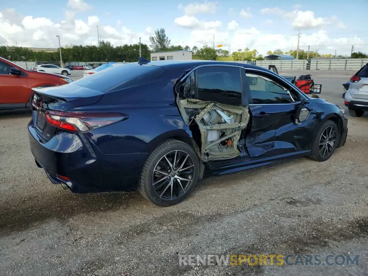 3 fotografías del automóvil dañado 4T1G11AK5NU629900 TOYOTA CAMRY 2022