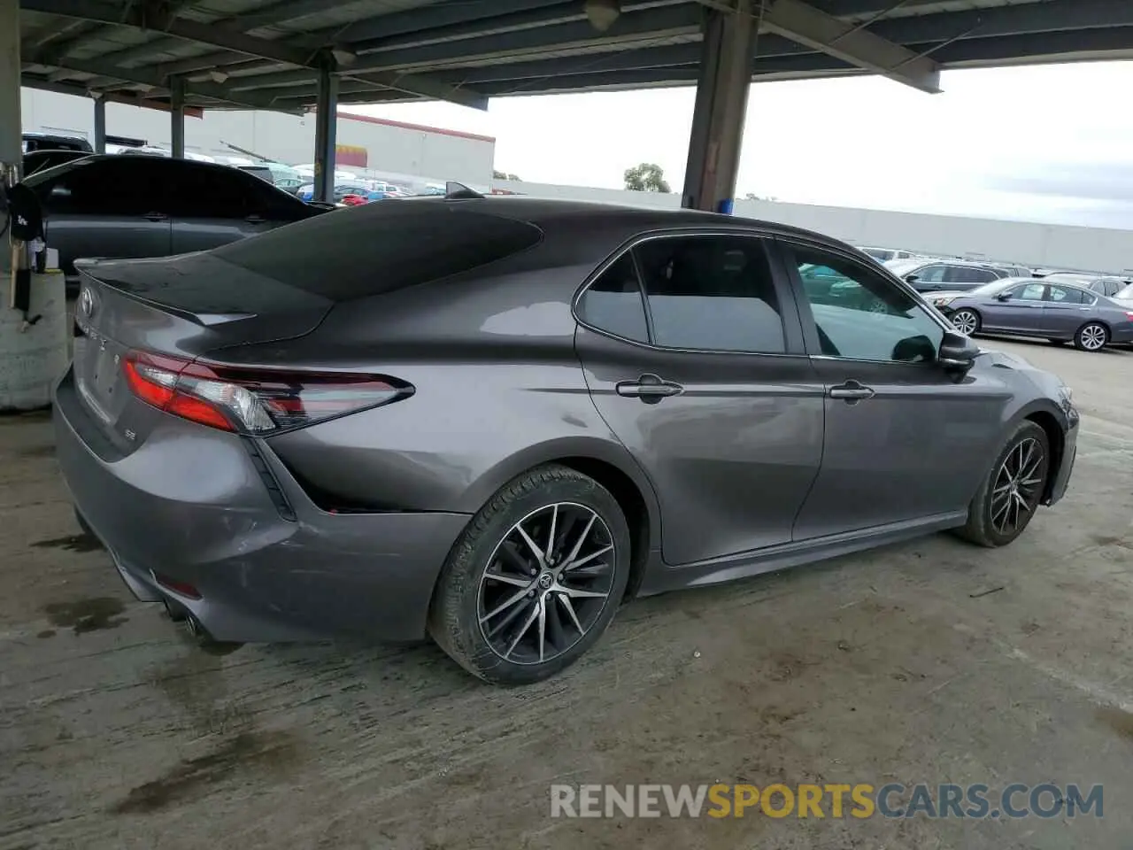 3 fotografías del automóvil dañado 4T1G11AK5NU671242 TOYOTA CAMRY 2022
