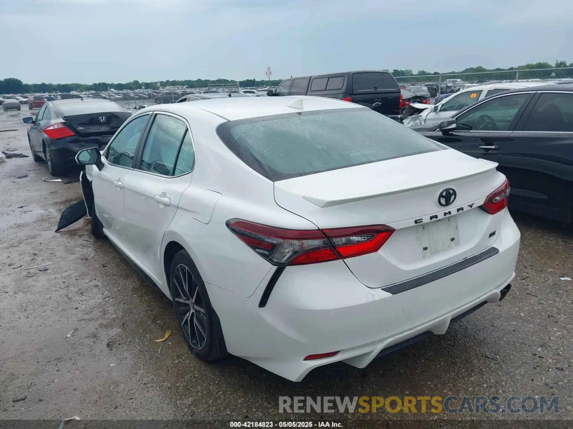 3 fotografías del automóvil dañado 4T1G11AK5NU674903 TOYOTA CAMRY 2022